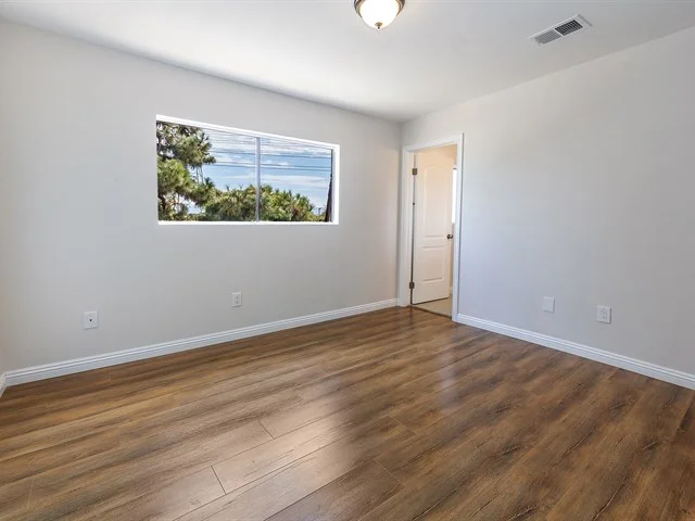 016_Bedroom.jpg