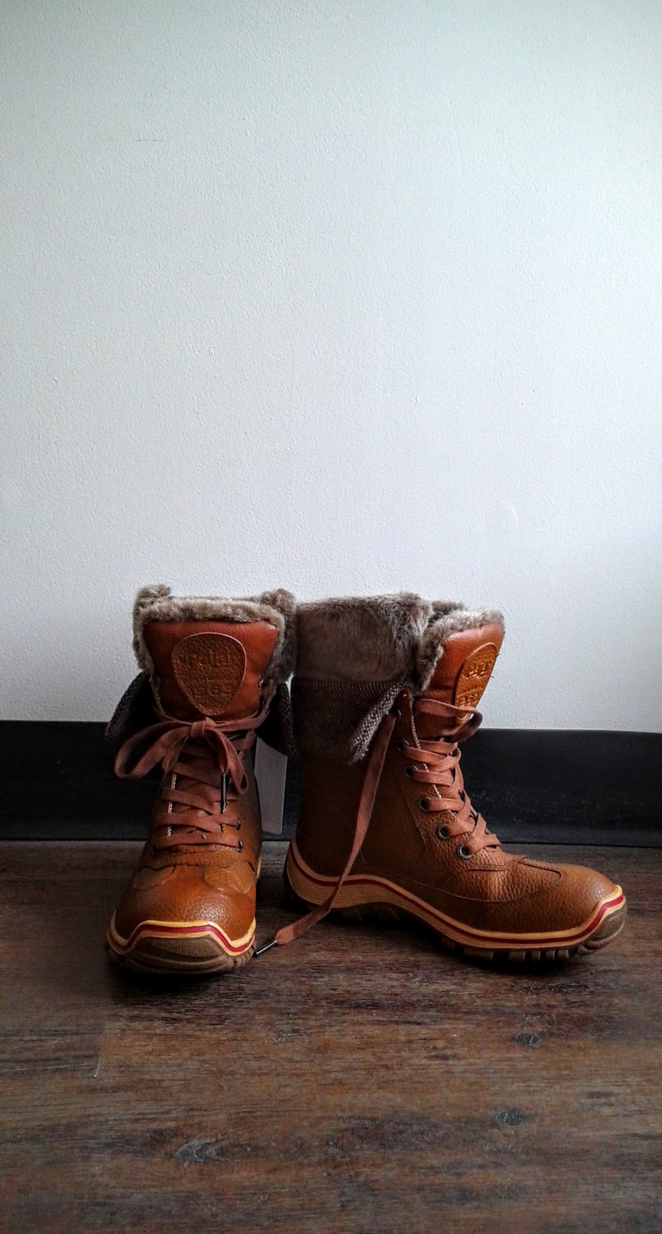 Pajar "Alice" boots; S7.5, $68