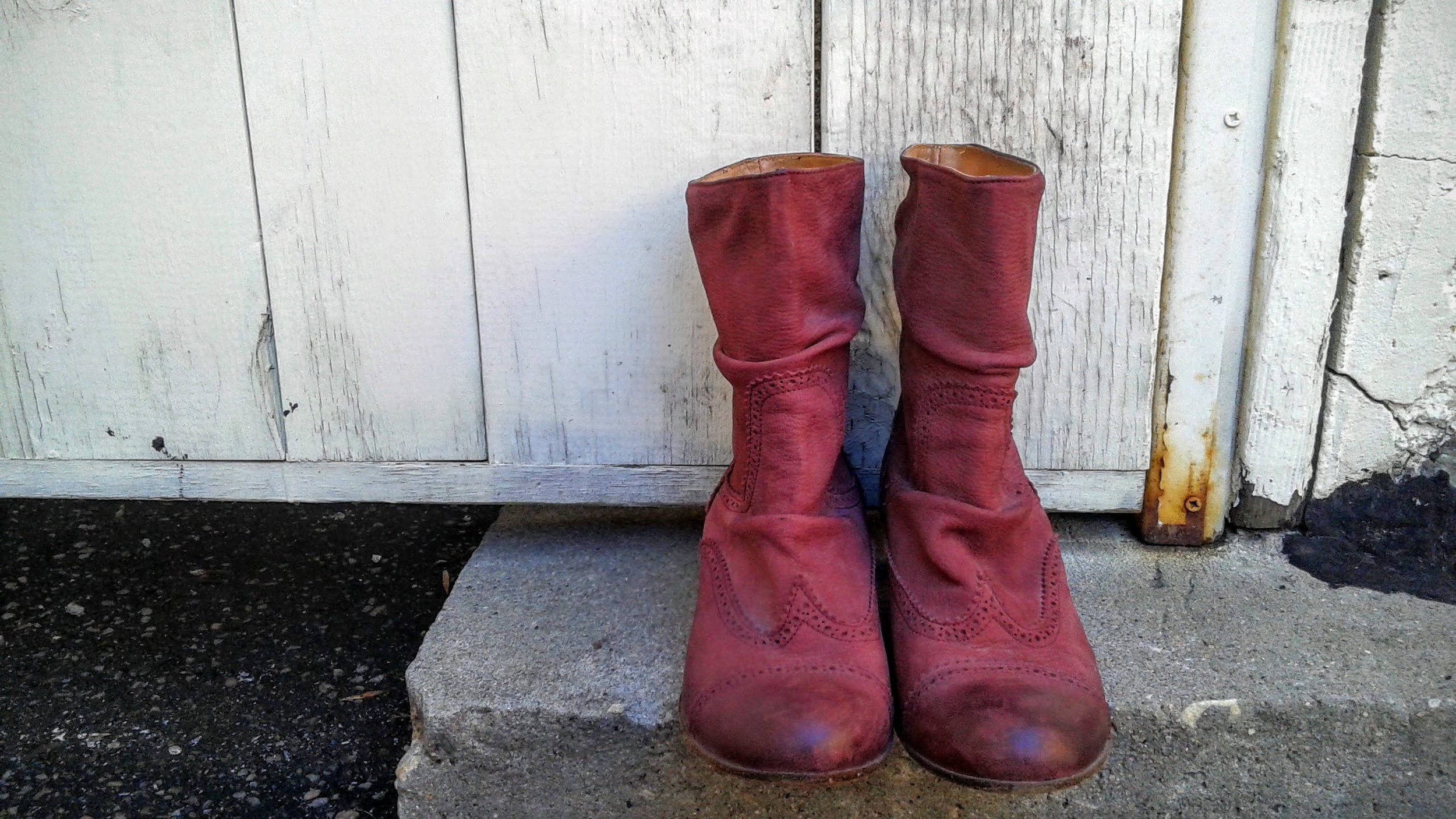Italian boots, S9.5, $68