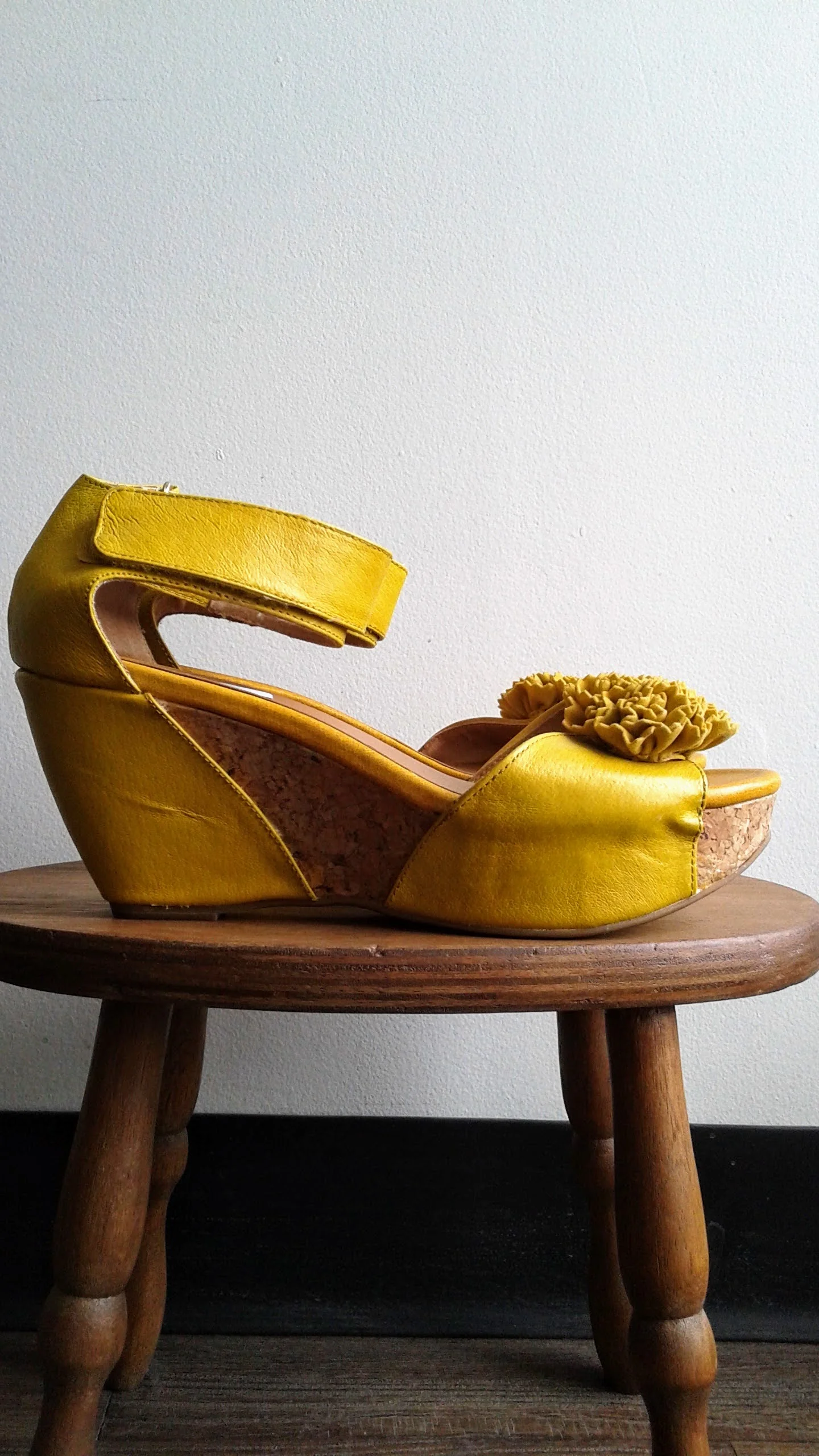 Crown Vintage sandals; S9, $34