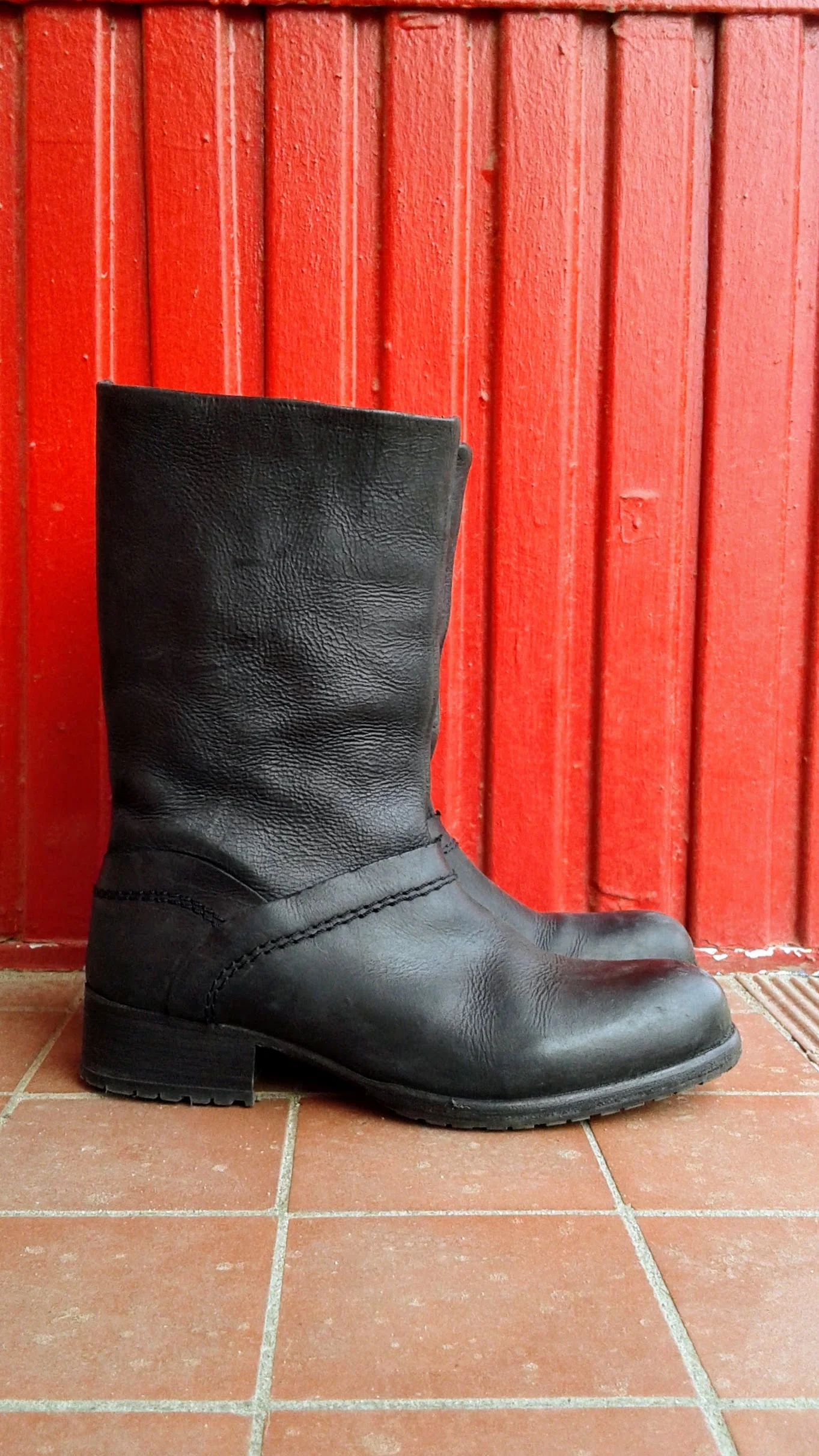 Gravitypope boots; S6, $60