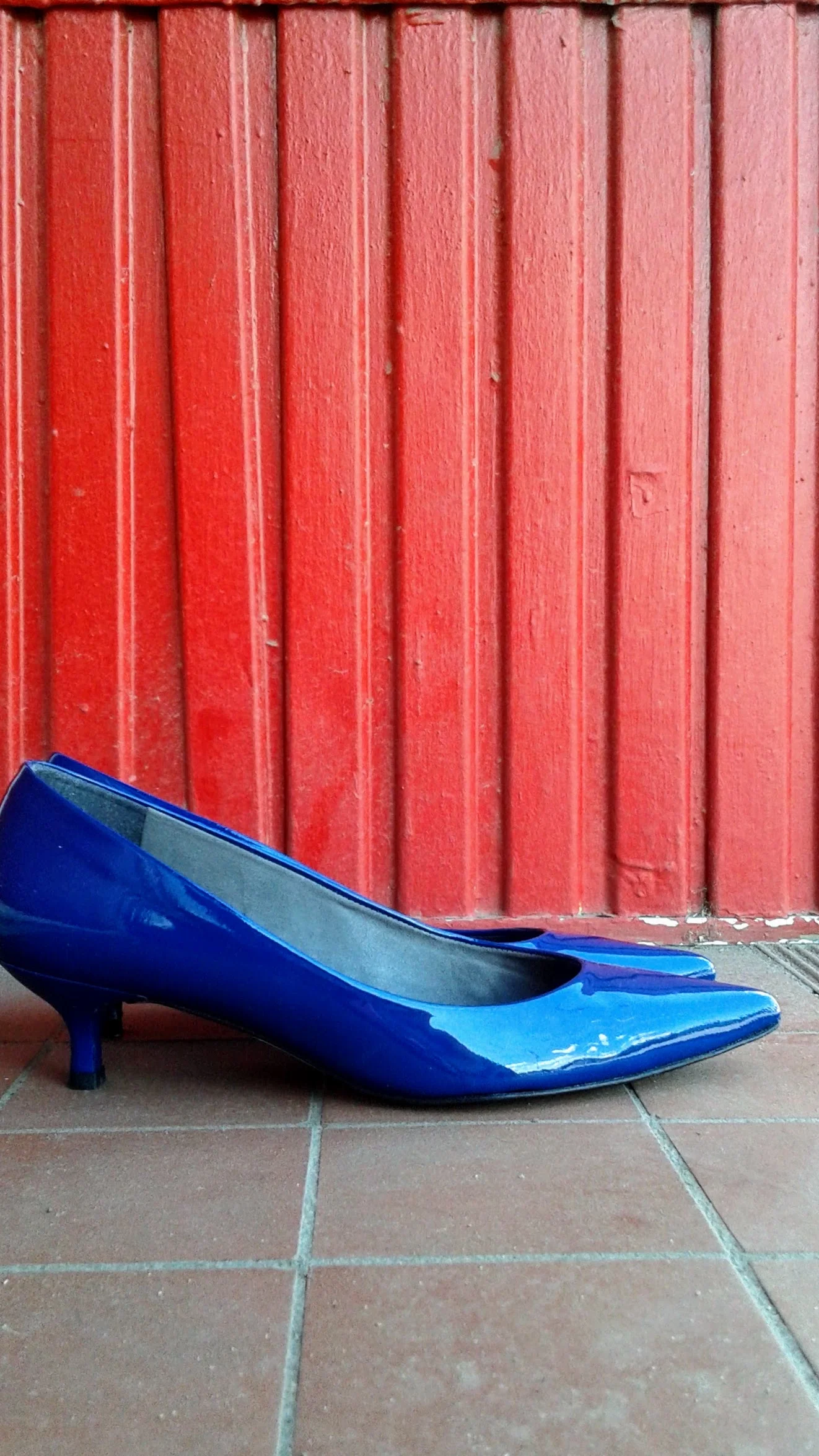 Stuart Weitzman shoes; S8.5, $58