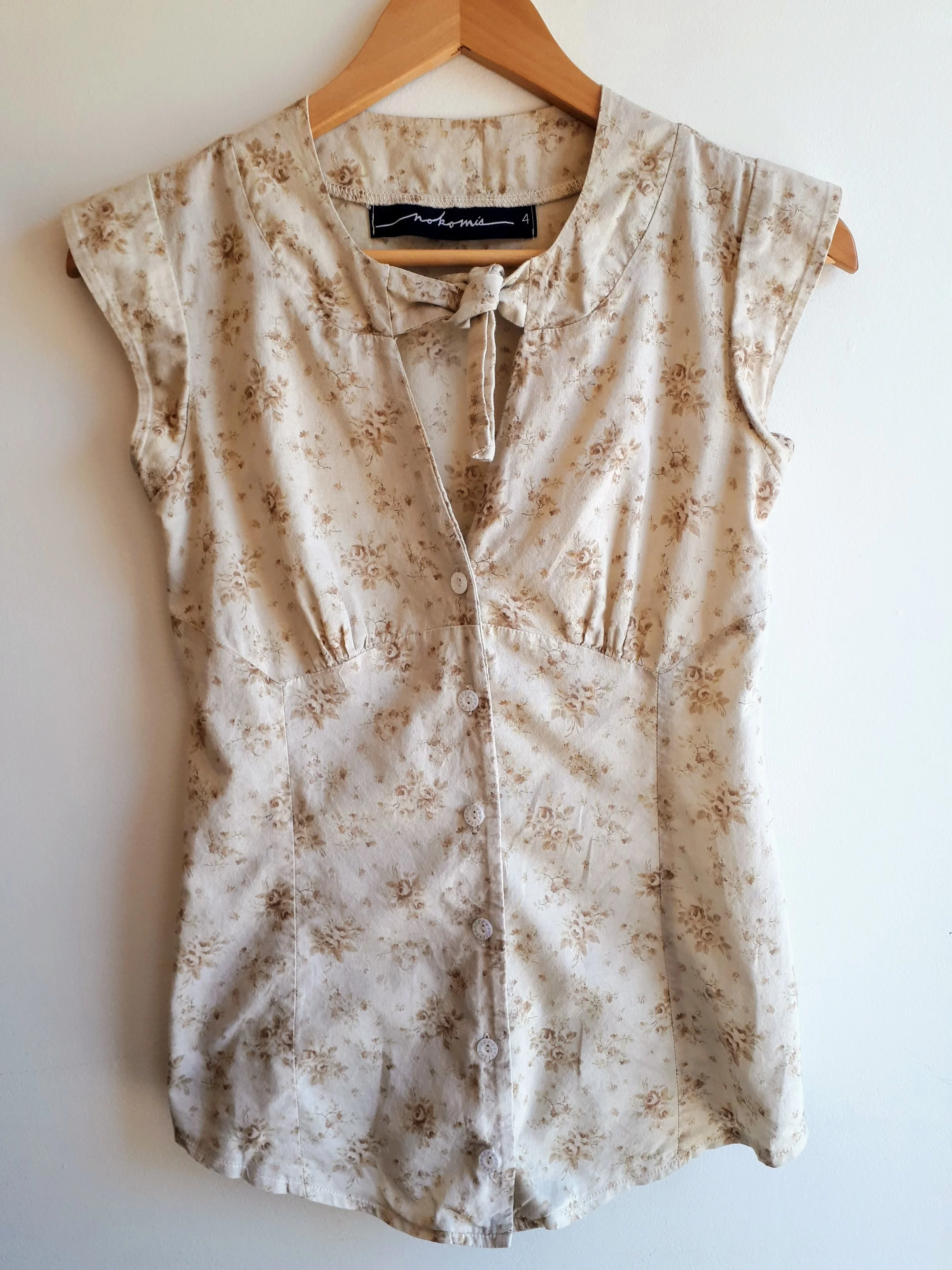 Nokomis top; Size 4, $26