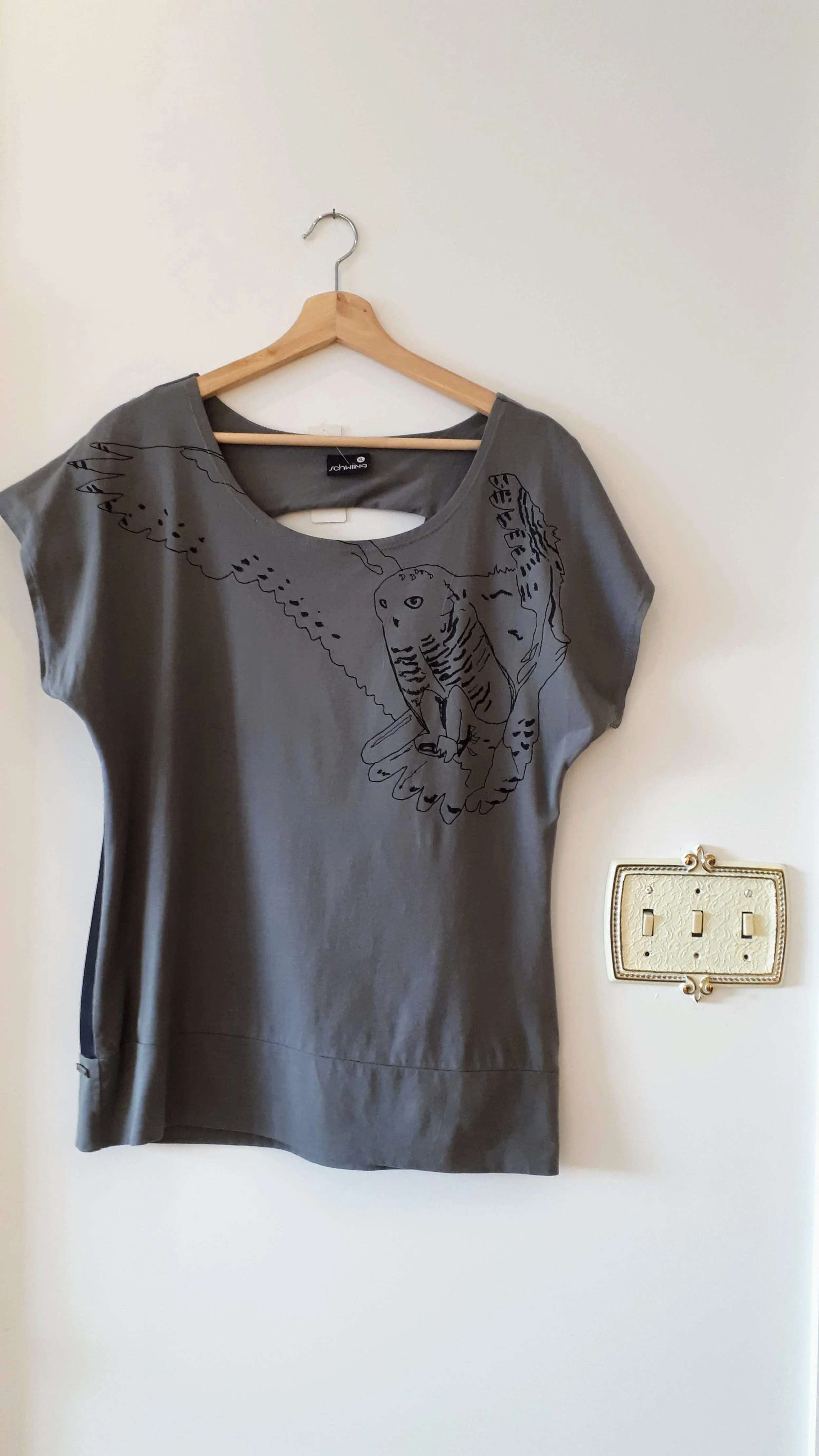 Schwiing top; Size XL, $28