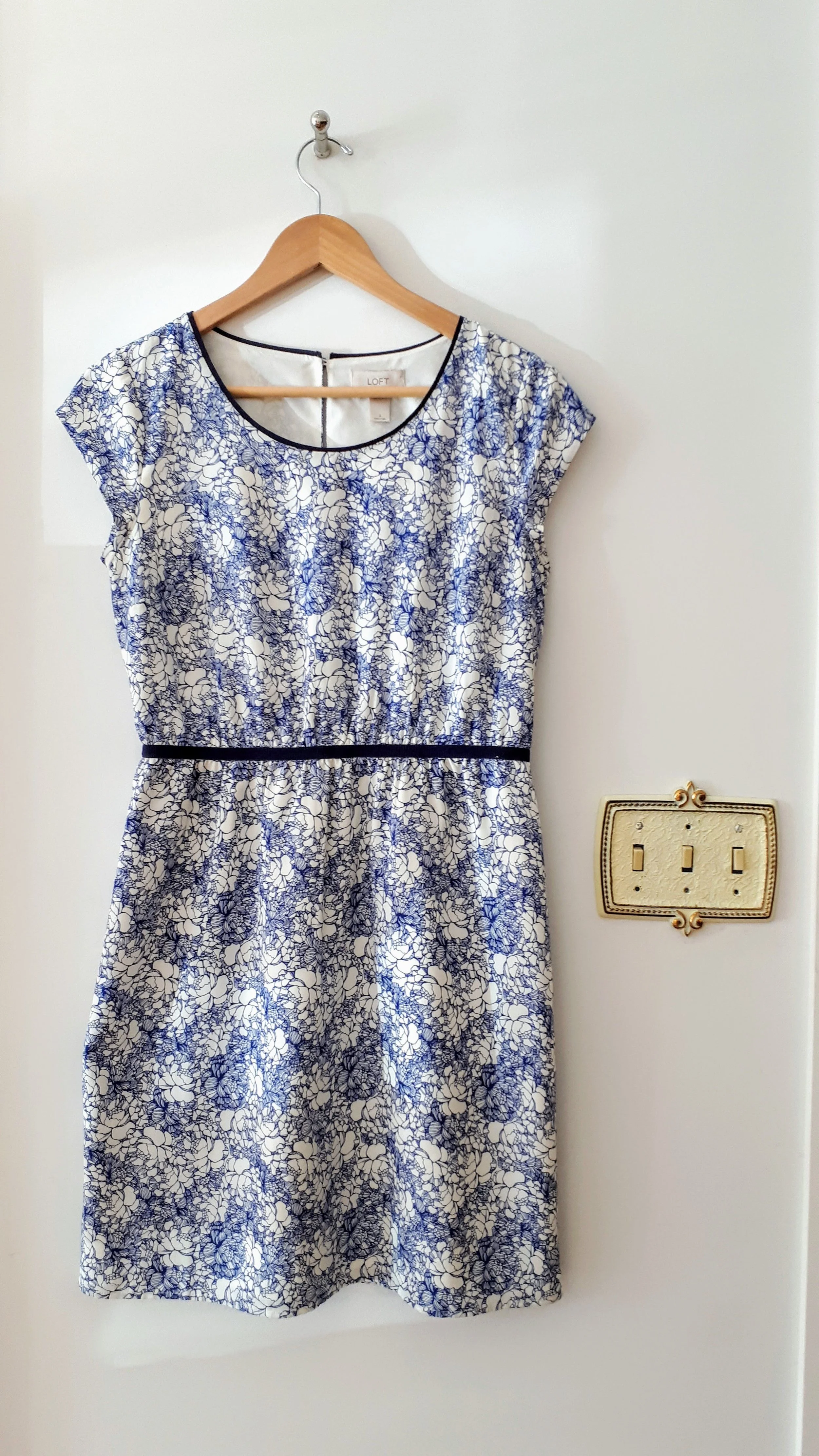 Ann Taylor dress; Size 6, $34