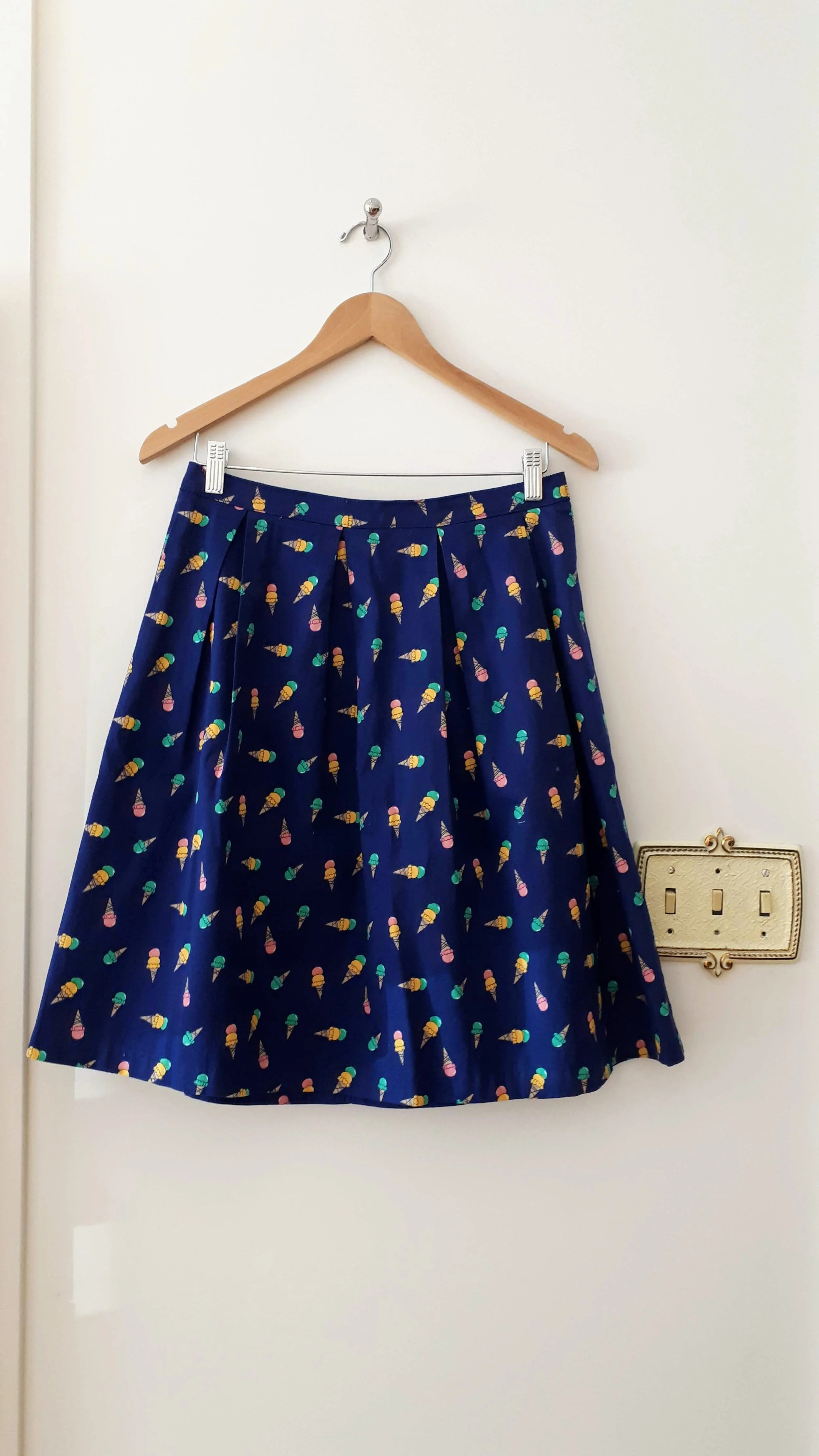 Ixia skirt; Size M, $26