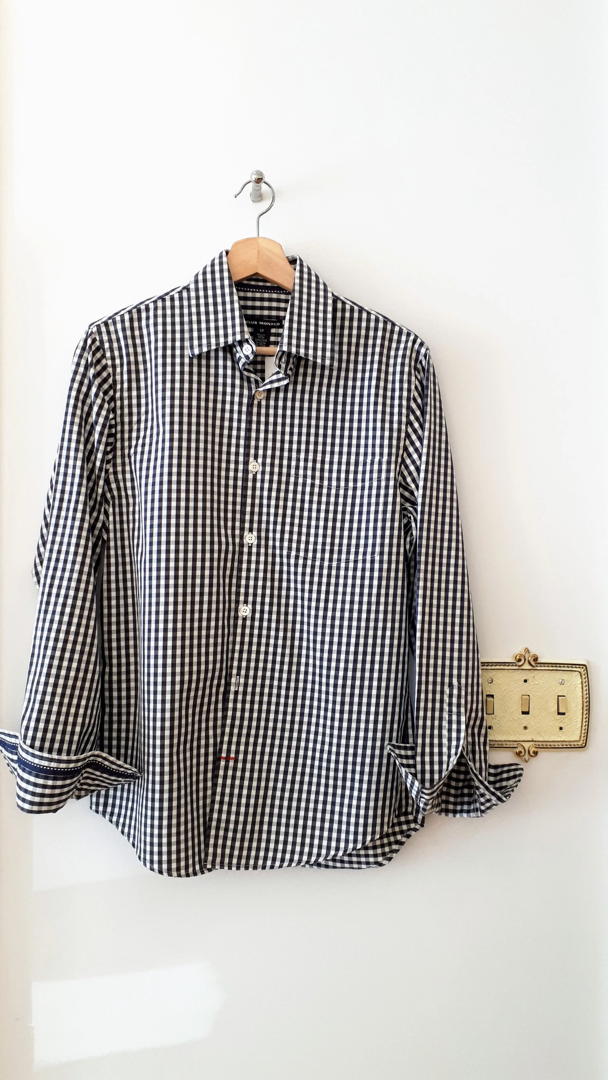 Club Monaco top; Men’s size S, $24