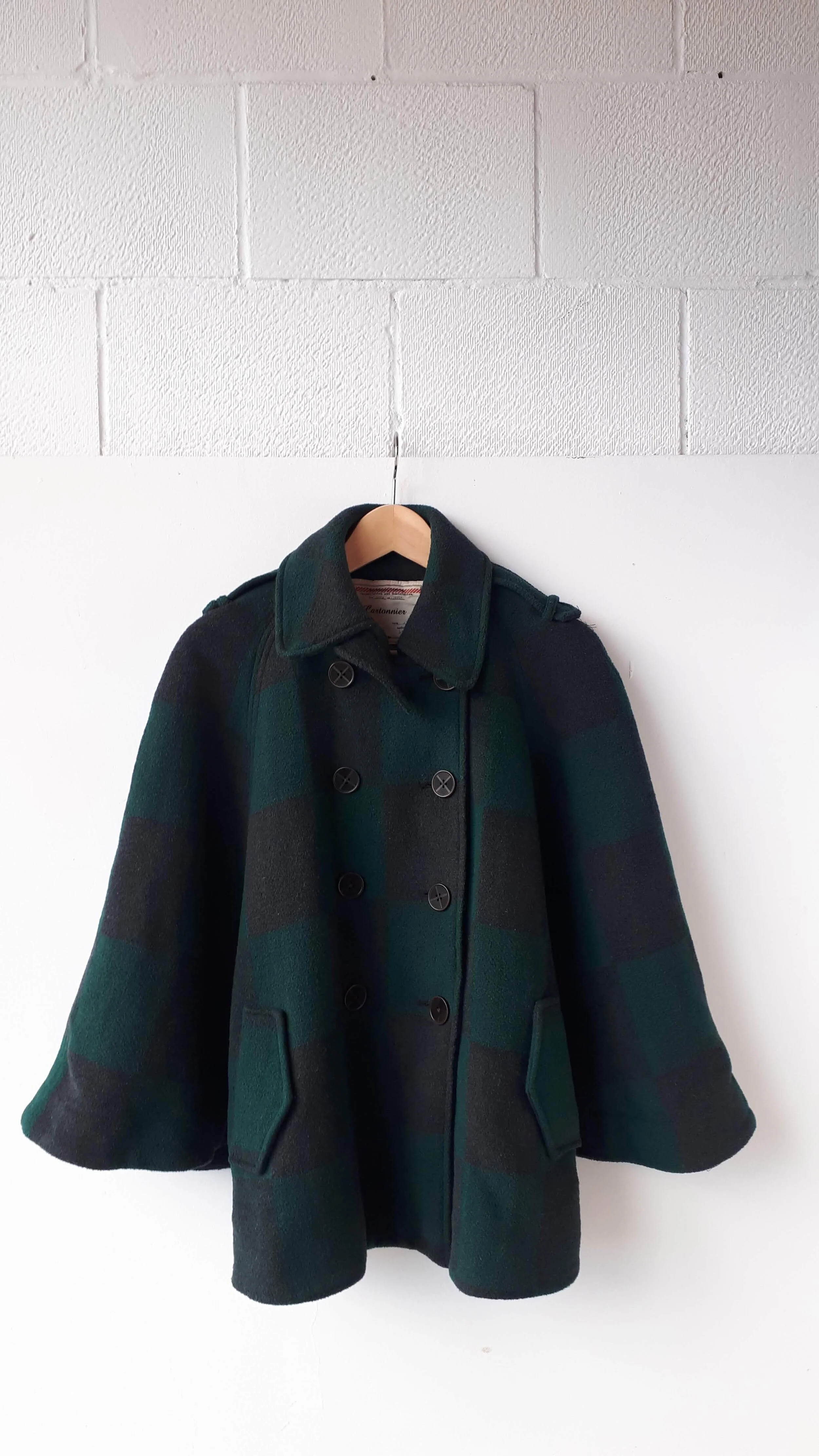 Cartonnier cape; Size L, $46