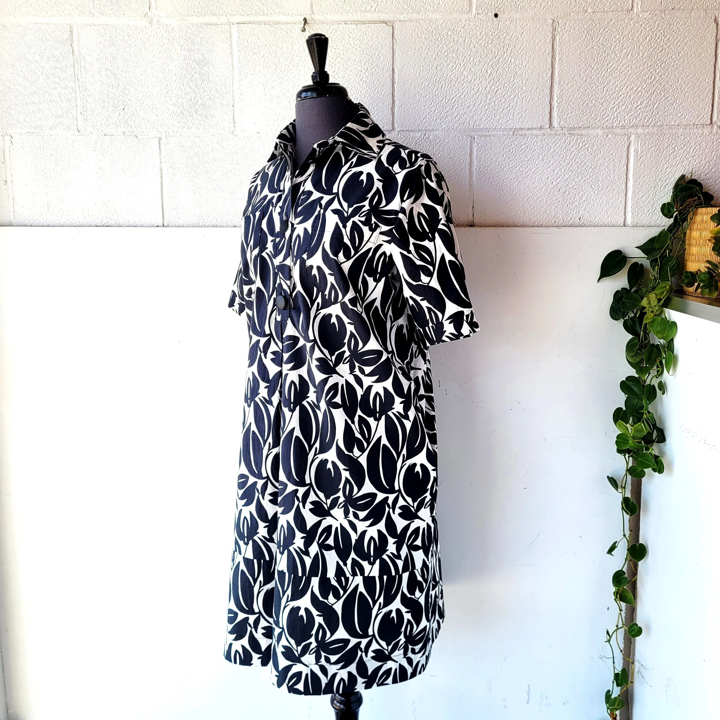 Boy/Girl Dress, Size M