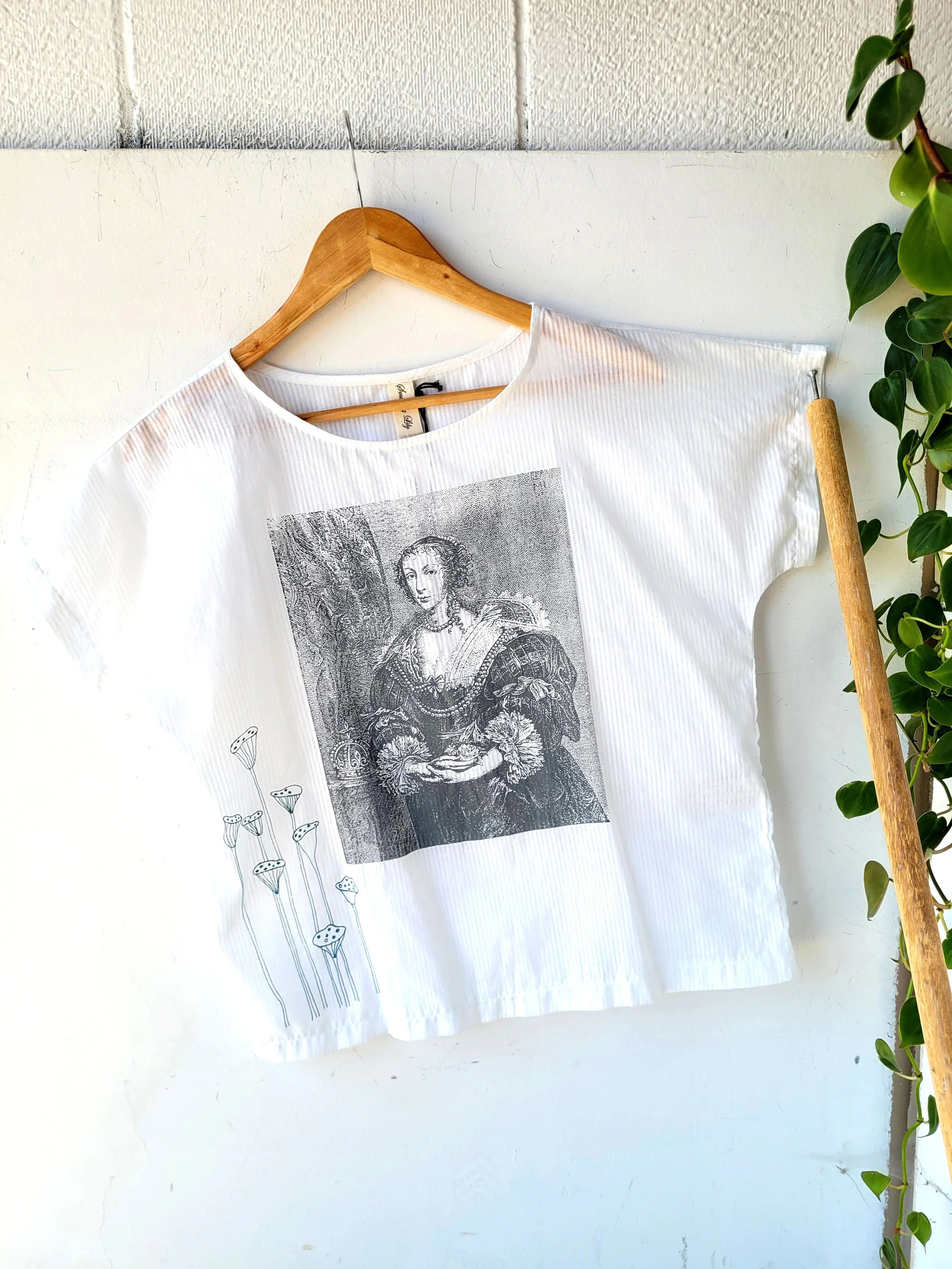 Smoking Lily Top, Size S/M