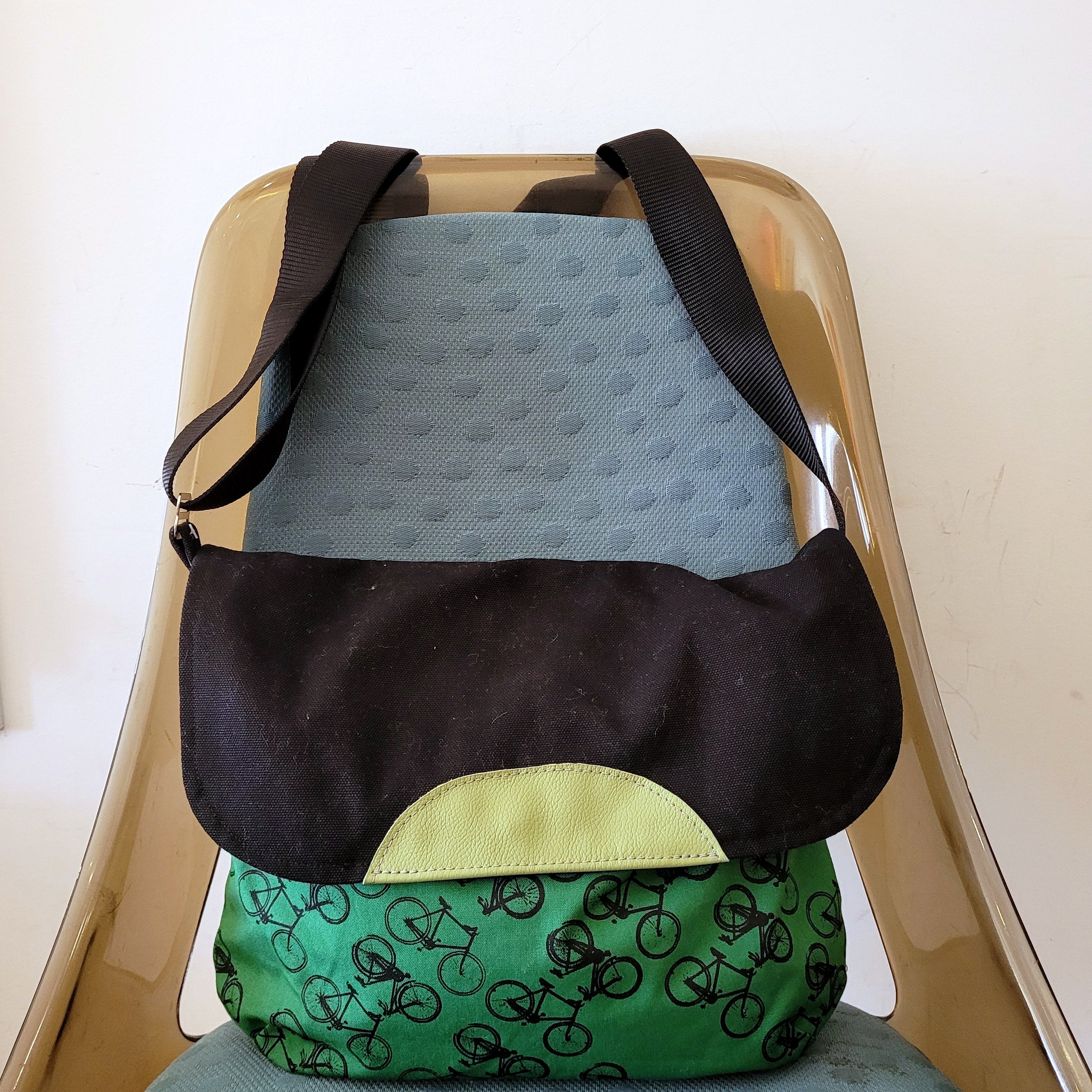 Smoking Lily Bag