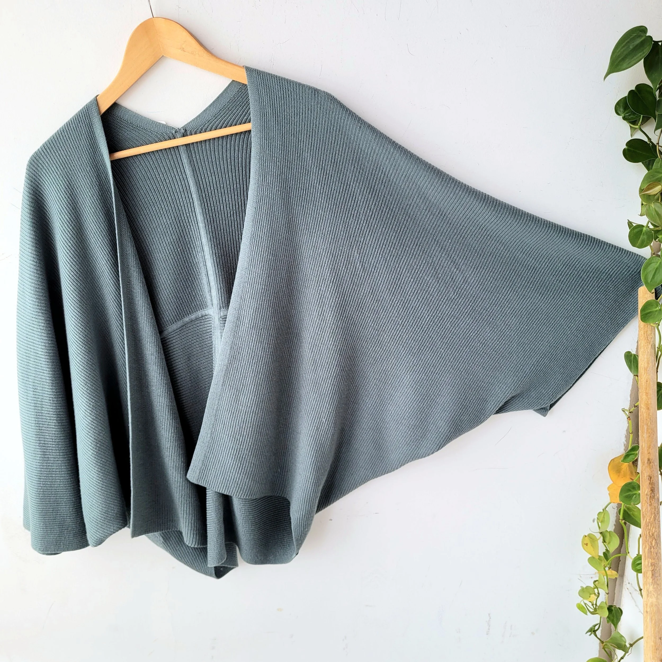 Lululemon Shrug - Size OS