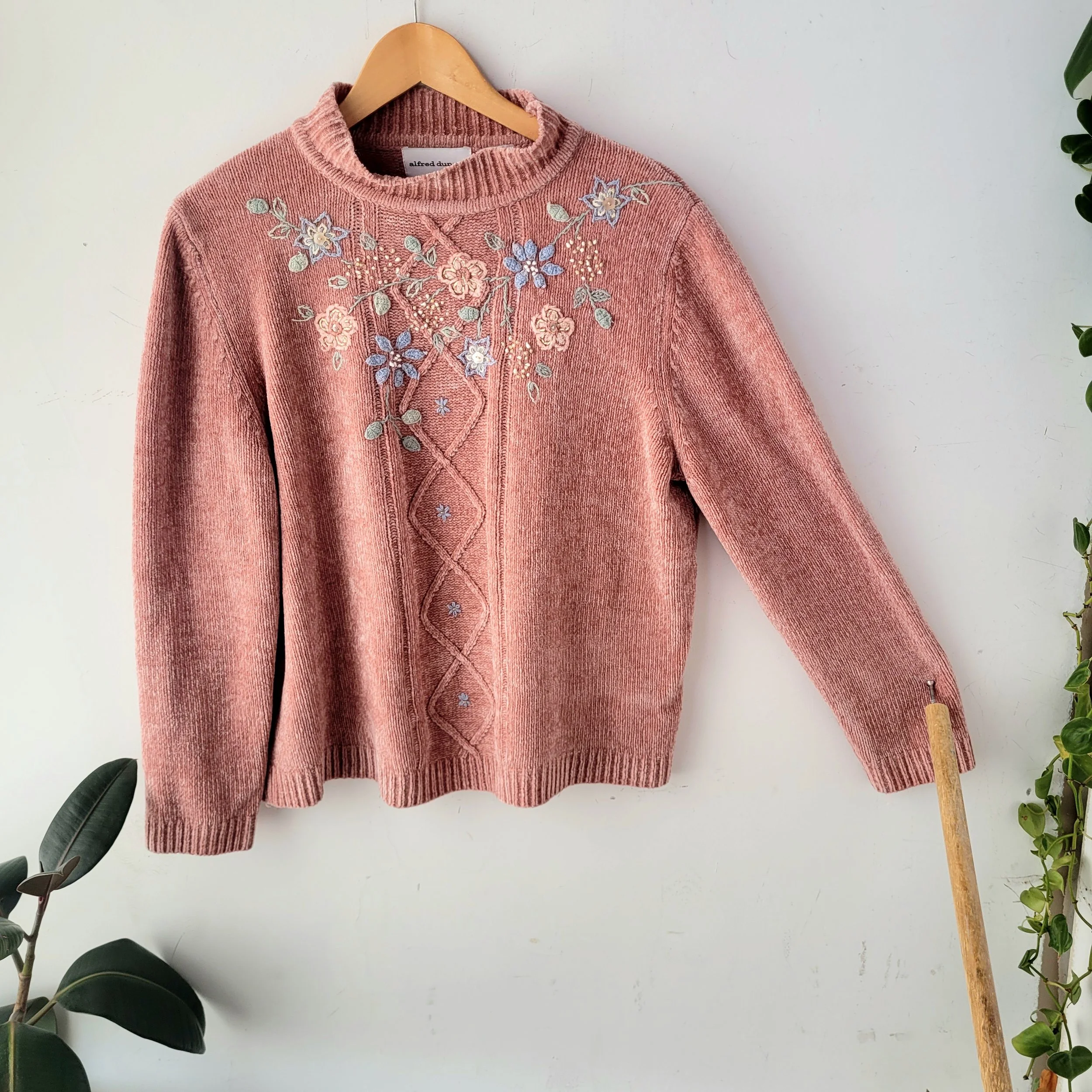 Vintage Embroidered Sweater, Size L