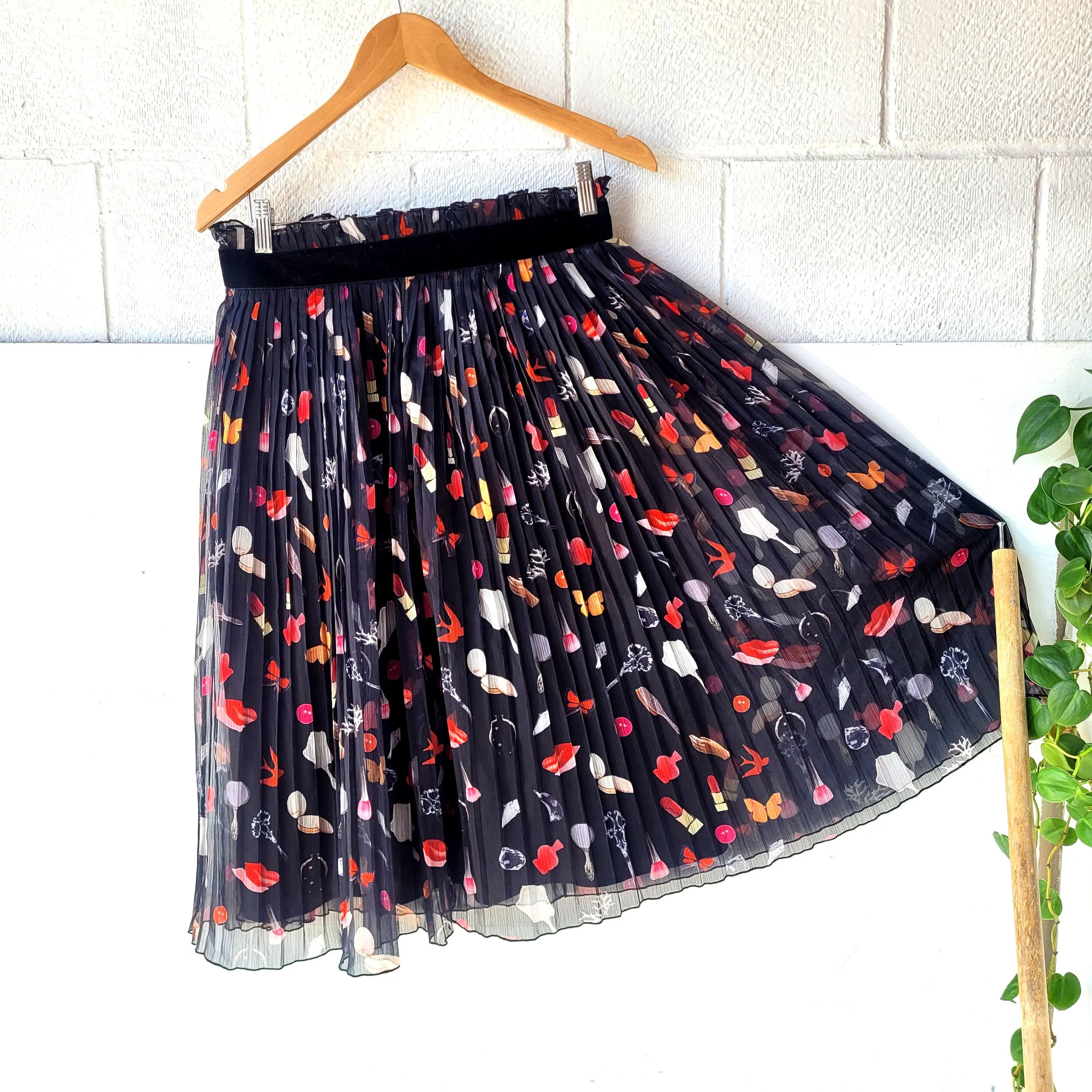 Pleated Lipsticks/Scissors Skirt, Size M