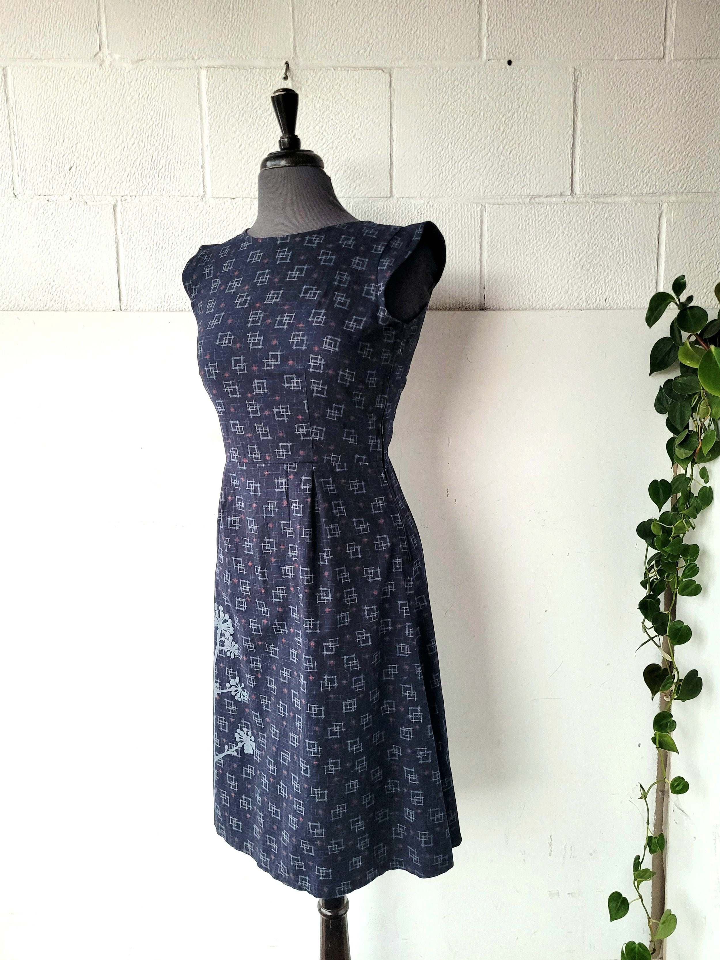 Smoking Lily Dress, Size S