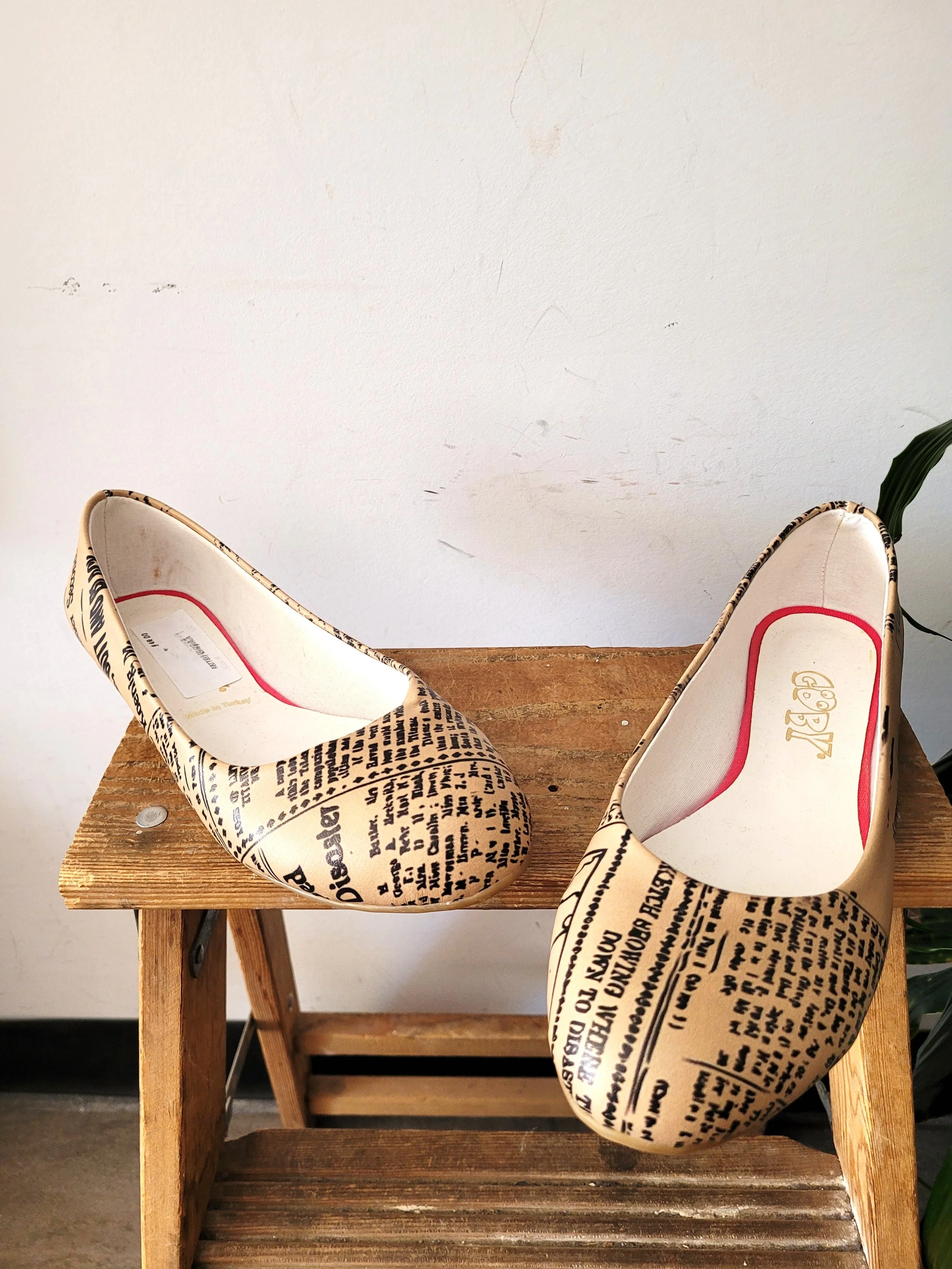 Newsprint Flats, Size 9.5