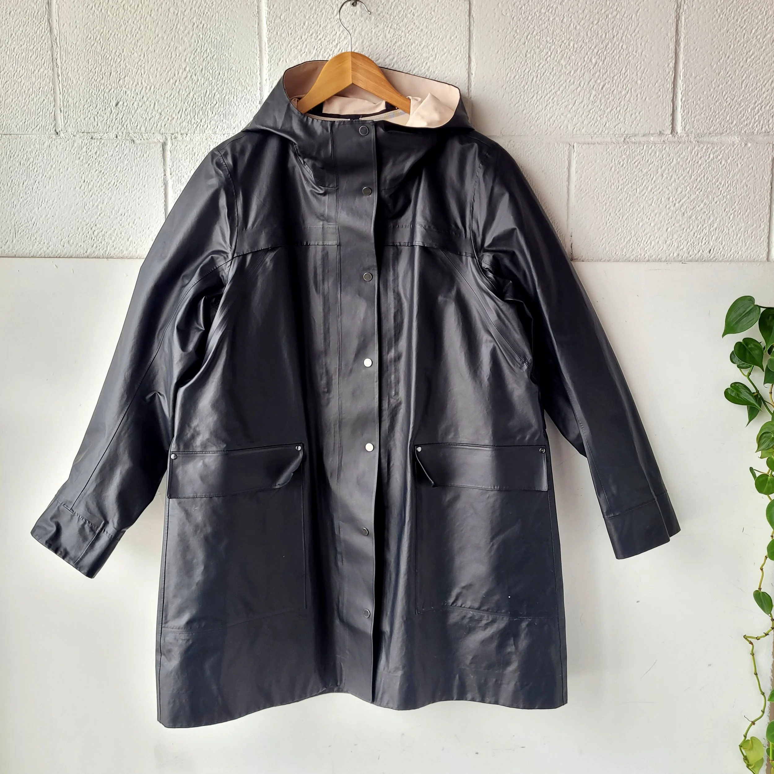 Lululemon Raincoat, Size 10
