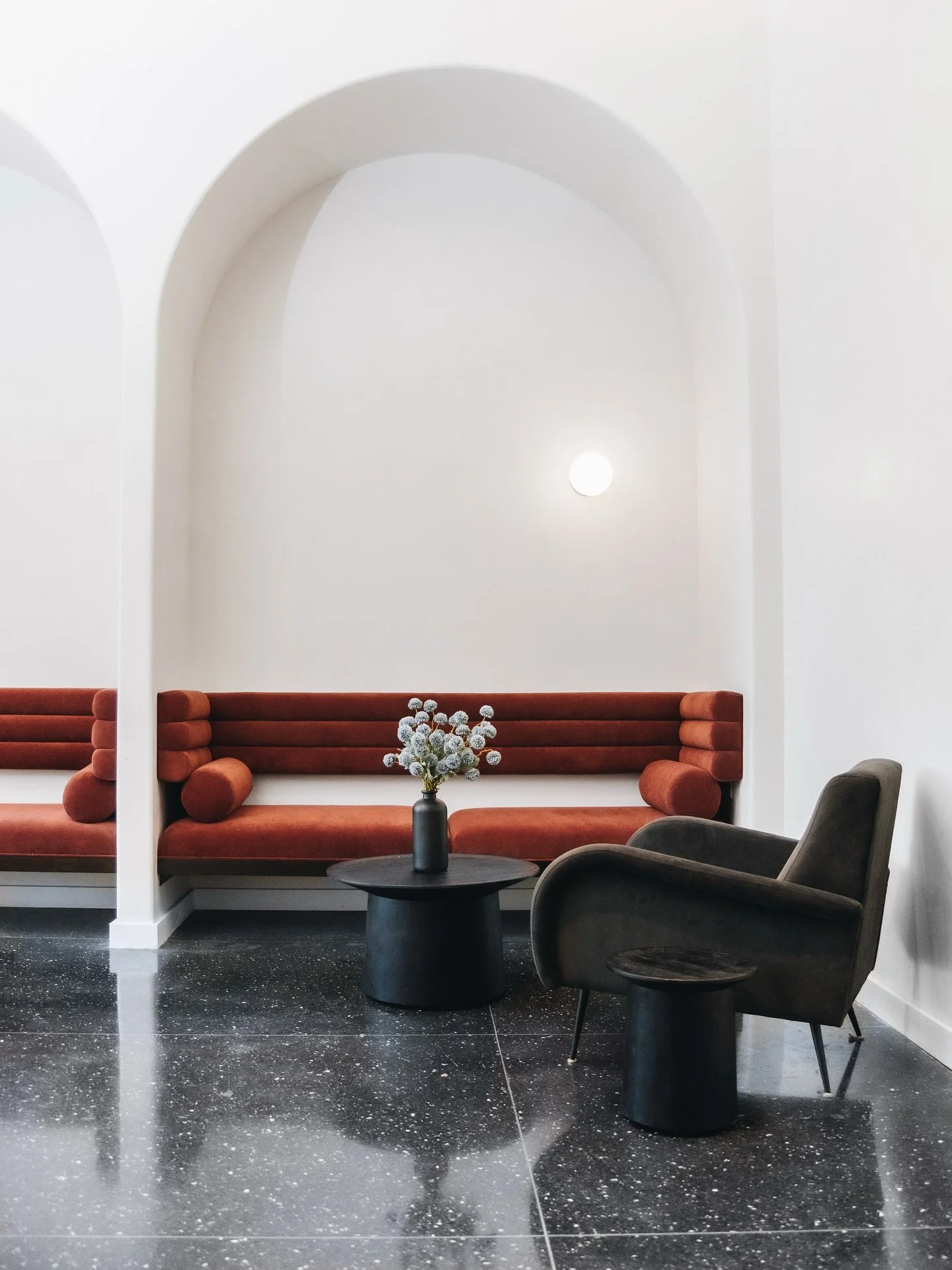 There’s something about a well-designed space that immediately tells a story — the light, textures, and balance all working together. Captured these interiors at The @the.neighborhood.hotel in Little Italy, a space that perfectly blends c