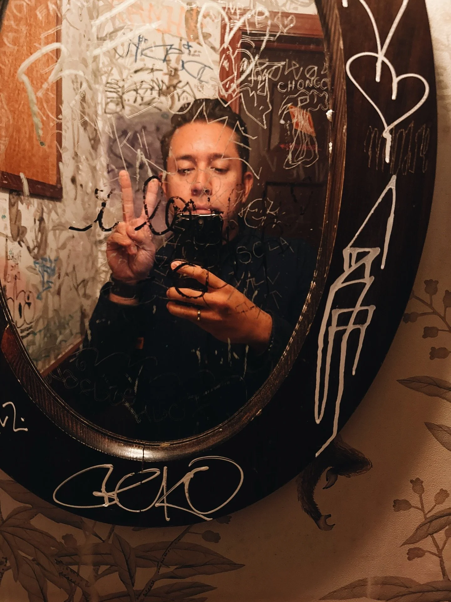 October in frames. Chicago sunsets, NYC streets, SFlight. A month that felt fast, full, and really good.&thinsp;
&thinsp;
#chicago #newyorkcity #sanfrancisco #travelphotography #creativejourney #citylife #filmlook #visualstorytelling #explorechicago 