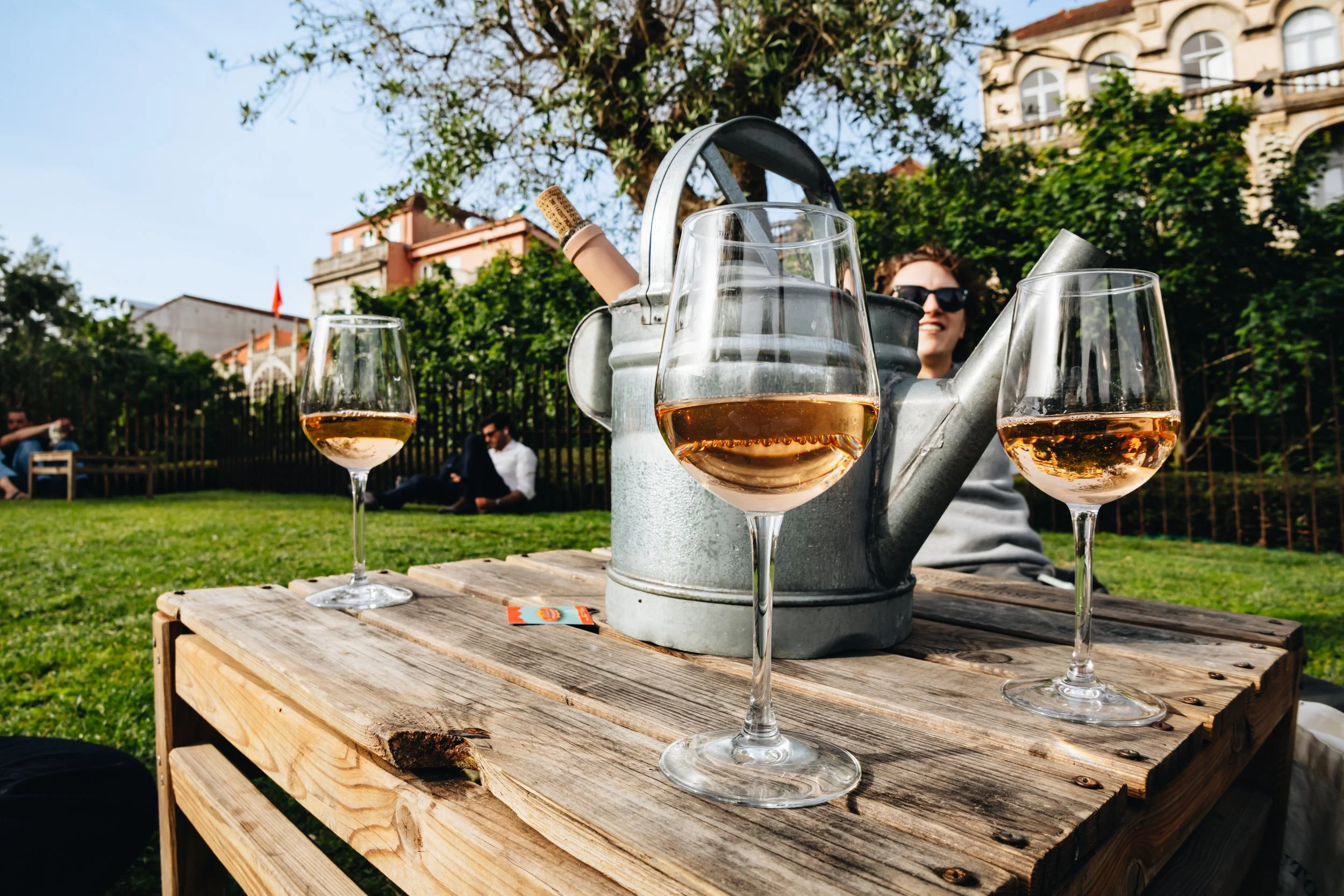 Base Porto, wine on the table