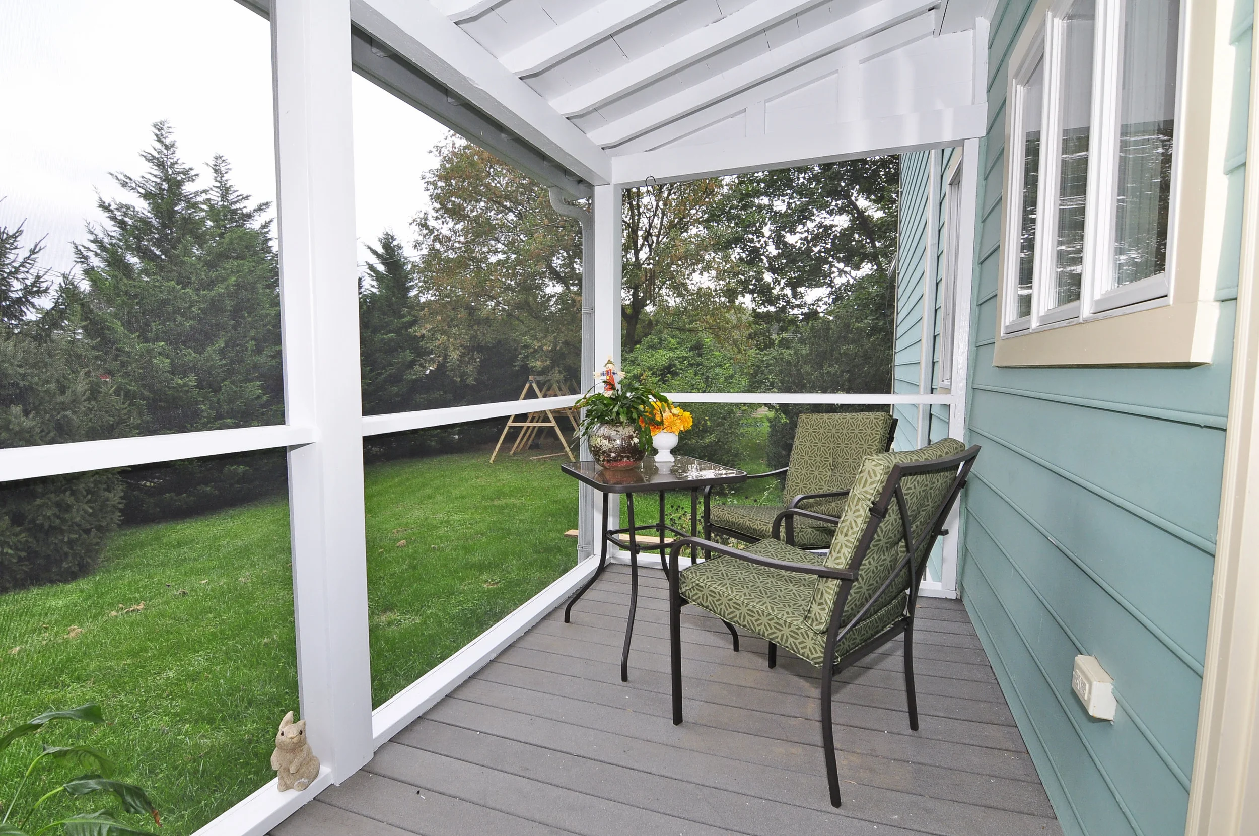 Screen Porch 2.JPG