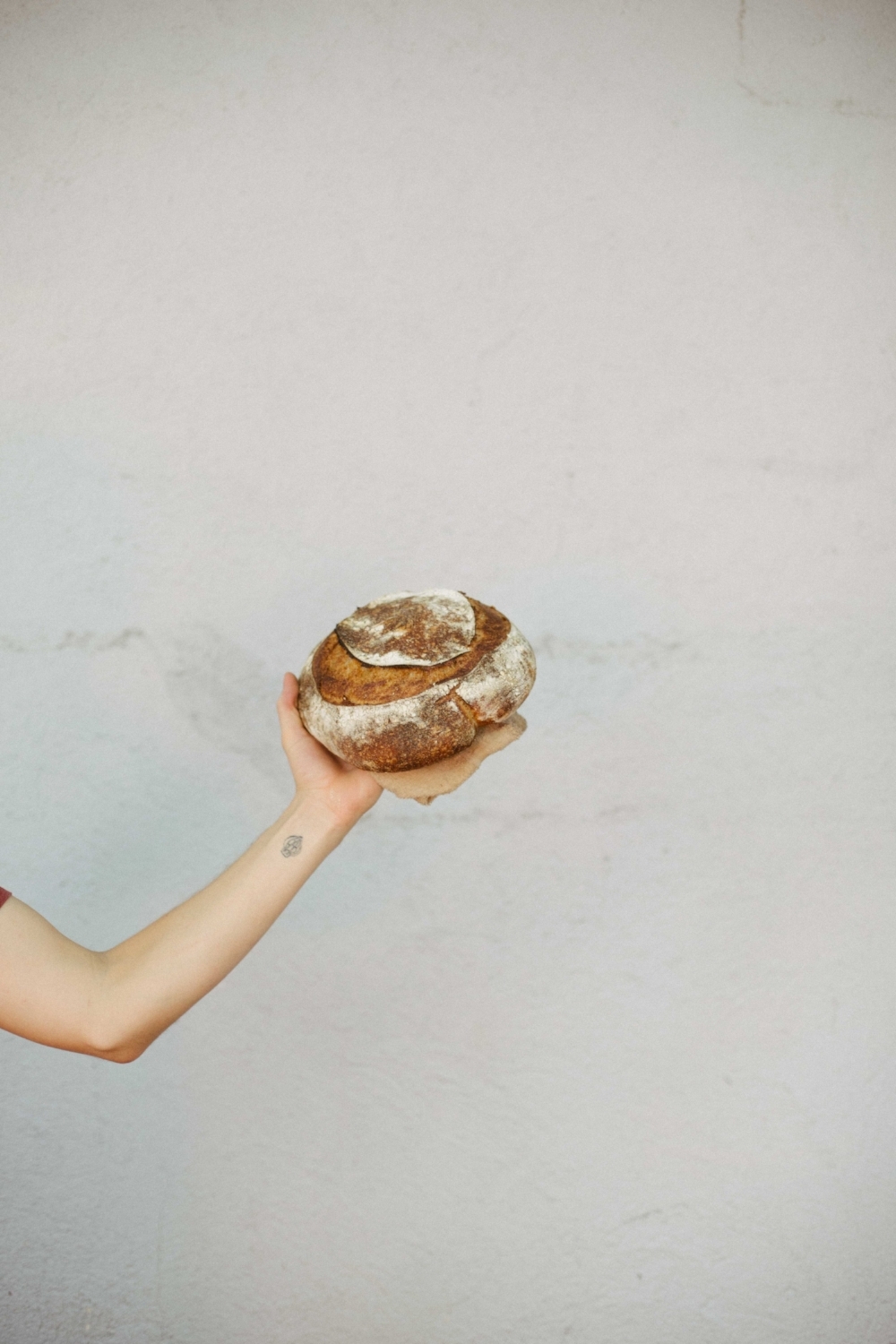 Jimena-Peck-Denver-Lifestyle-Editorial-Photographer-Daniel-Gray’s-Sourdough-Bread-Hands-Bread