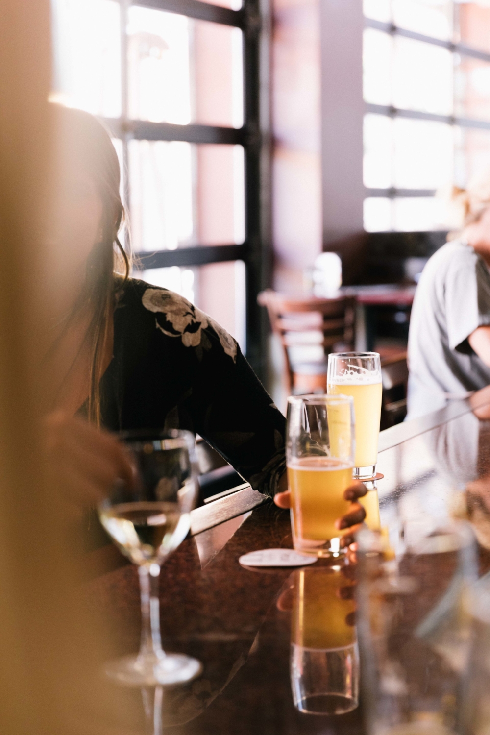 Jimena-Peck-Denver-Food-Photographer-Gordon-Biersch-Brewery-Beer-Pint-Hands