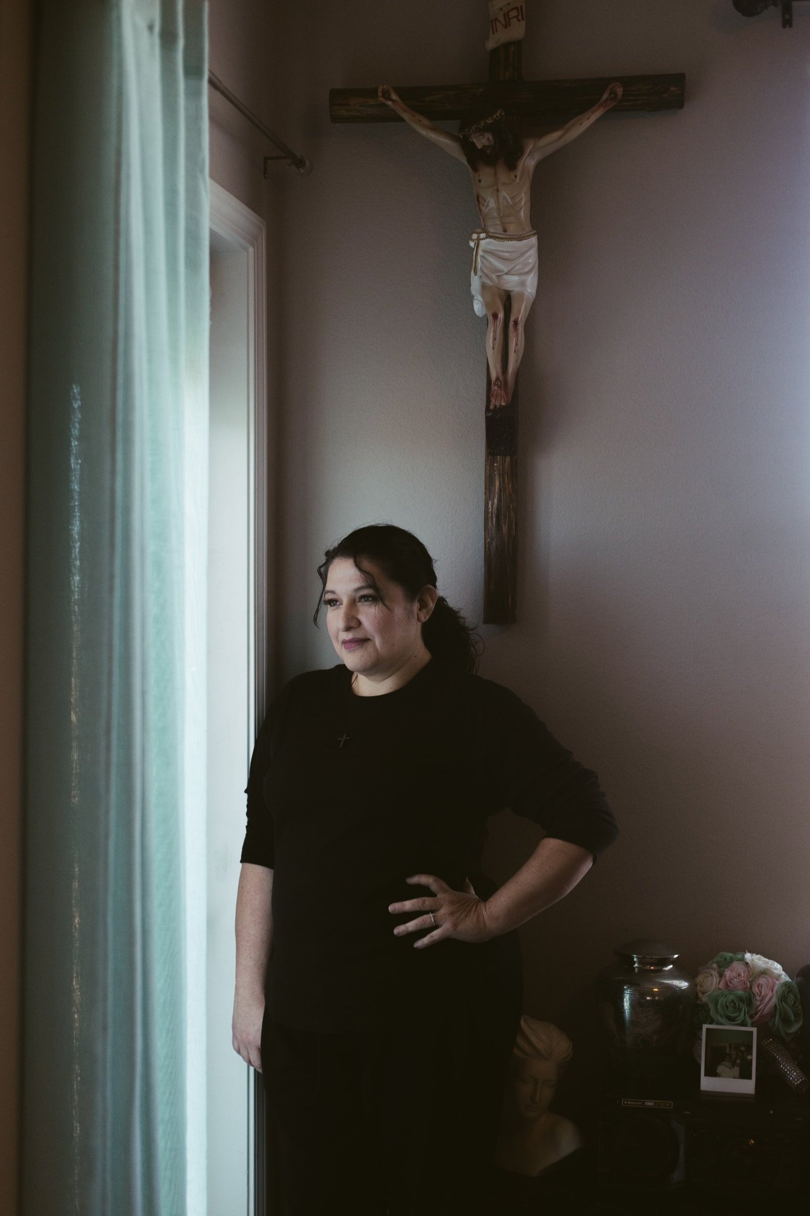  Denver, Colorado - October 28, 2022: Portrait of Debbie Navejas Aguilar in her home in Denver.  Navejas Aguilar, is suing two El Paso Police Department officers and the city of El Paso for the “extreme physical and psychological injury” to her dad, 