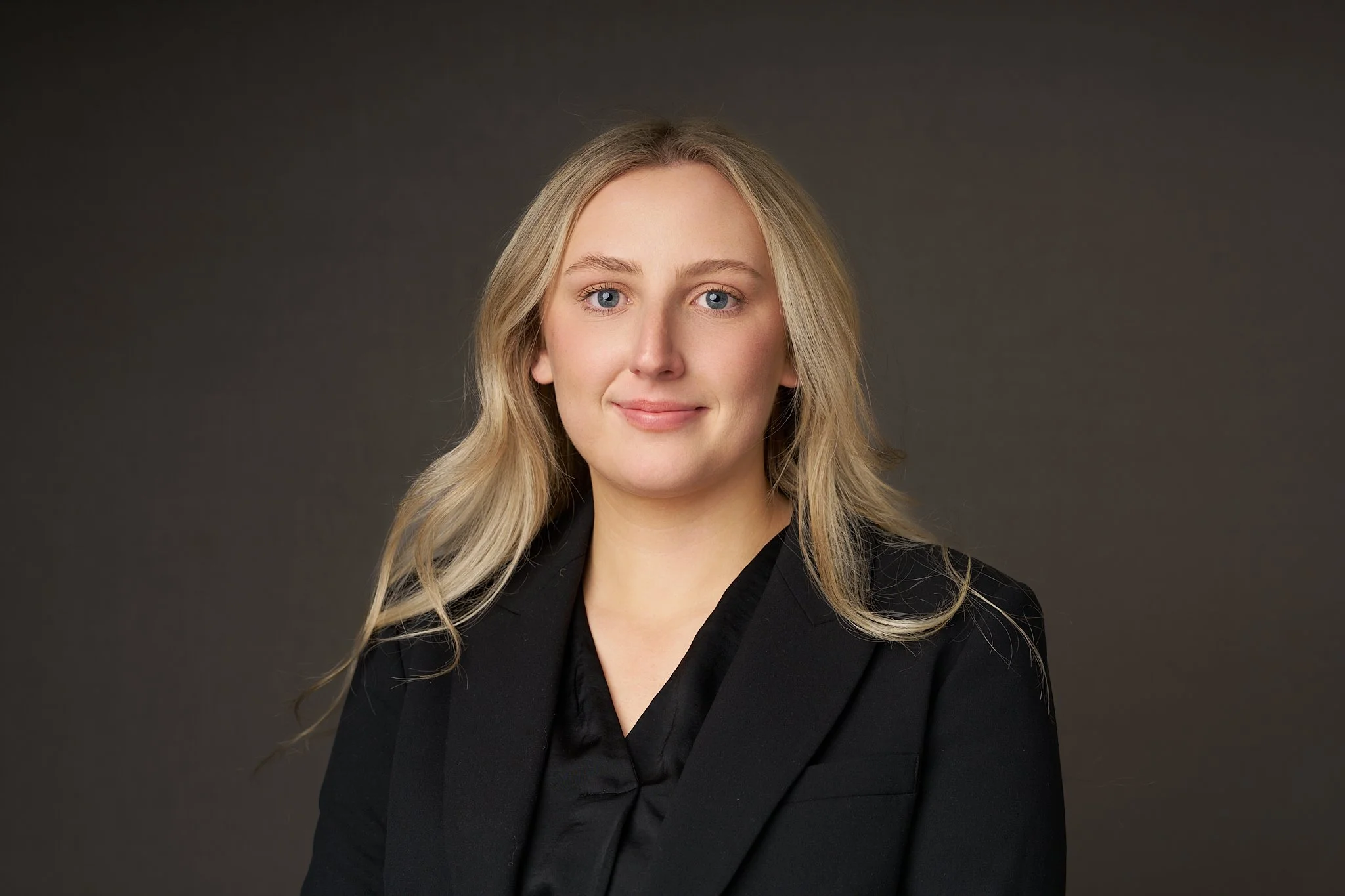 Professional LinkedIn Headshots in Leicester, Northampton &amp; the East Midlands: Why One Great Photo Can Change Everything