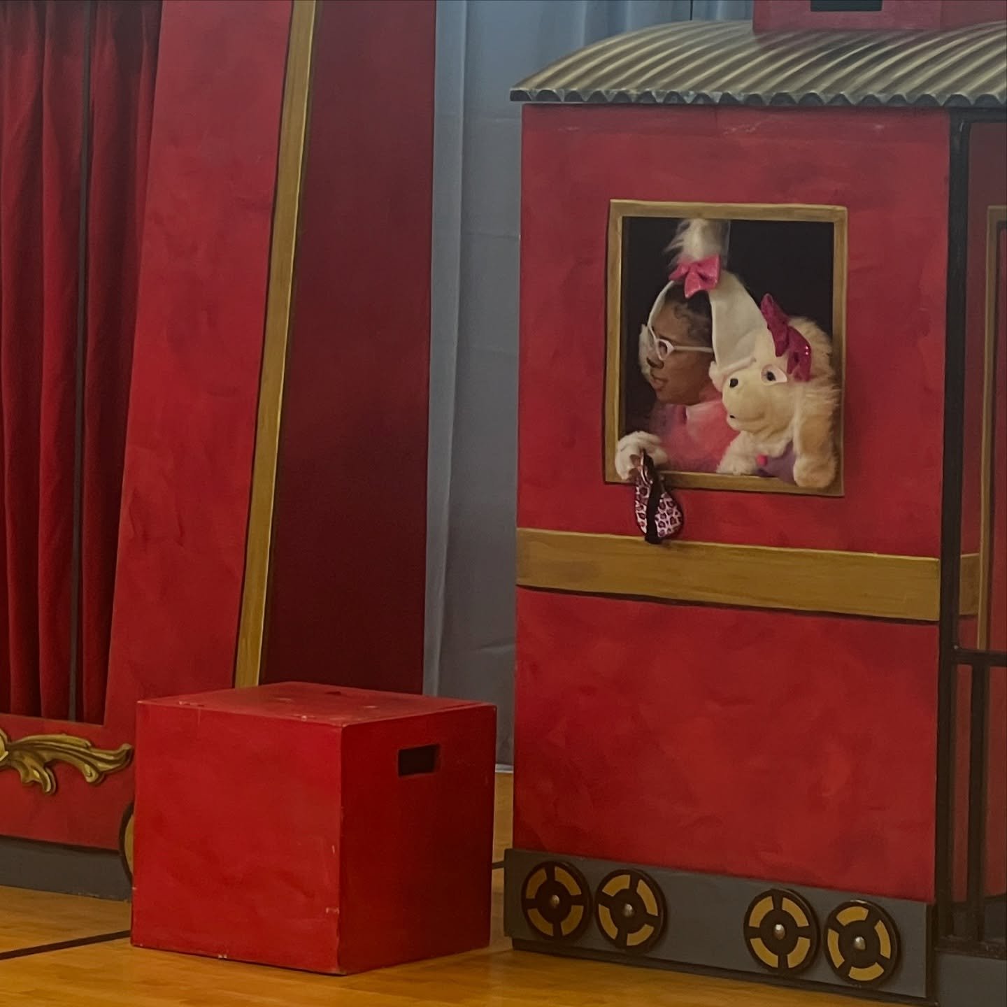 🚂💙 The Little Engine That Could is chugging into Memorial Park today for a special performance for their awesome summer campers!

Don&rsquo;t miss your chance to catch this heartwarming show this Saturday at 10:30 AM at the Central Library 📚✨

🎟️
