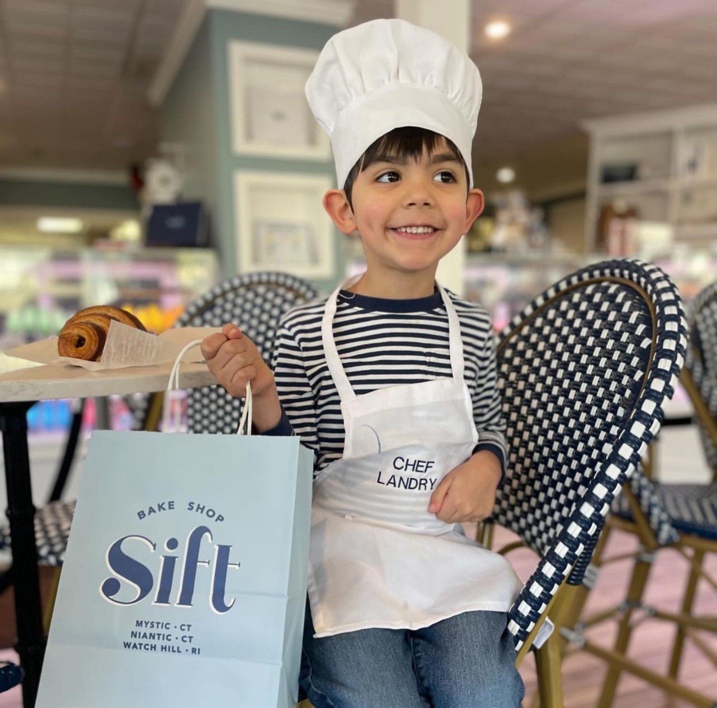 Cuteness overload!! ❤️ 

📸 : @mysticmama79

*
*
*
*
#atyhospitality #siftmystic #siftniantic #siftwatchill #siftbakeshop #mysticct #downtownmystic #ct #pastrychef