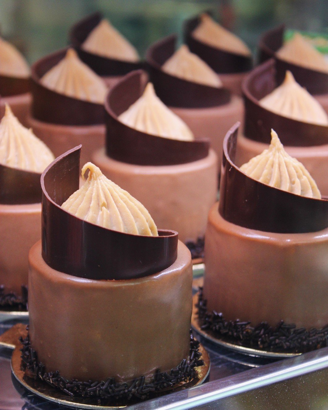 Featuring our Milk Chocolate Hazelnut entremet -- Milk Chocolate Sponge Cake, Hazelnut Ganache, Crispy Hazelnut Praline, Orange Blossom Cr&egrave;me Br&ucirc;l&eacute;e, Hazelnut Bavarian, Milk Chocolate Glaze🤎

*
*
*
*
*
#atyhospitality #siftmystic