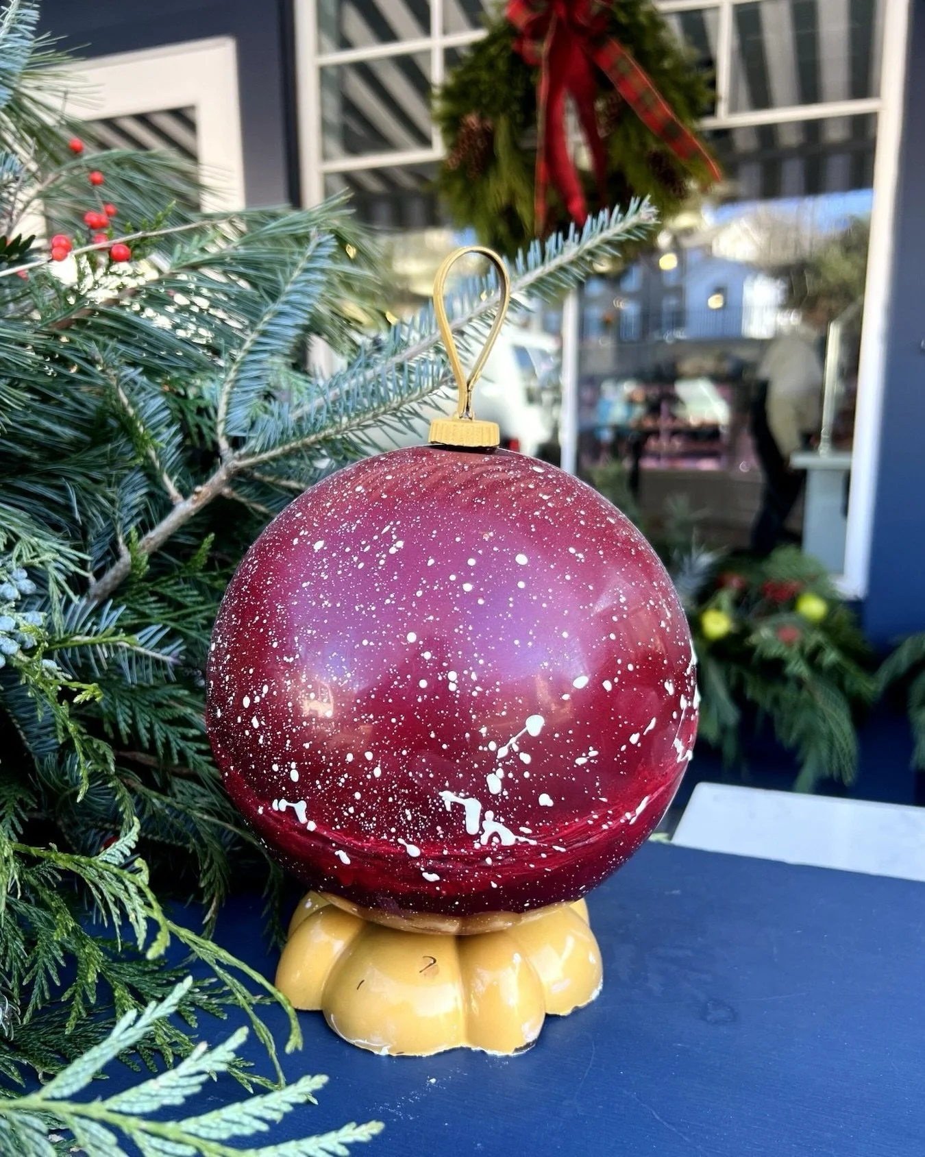 Our Chocolate Ornament Smashables are available for pre-order at both Sift Mystic and Niantic!🍫❤️

Filled with an assortment of bonbons, marshmallows, cookies, dragees and more!

Please note, limited quantity available, so make sure to pre-order tod