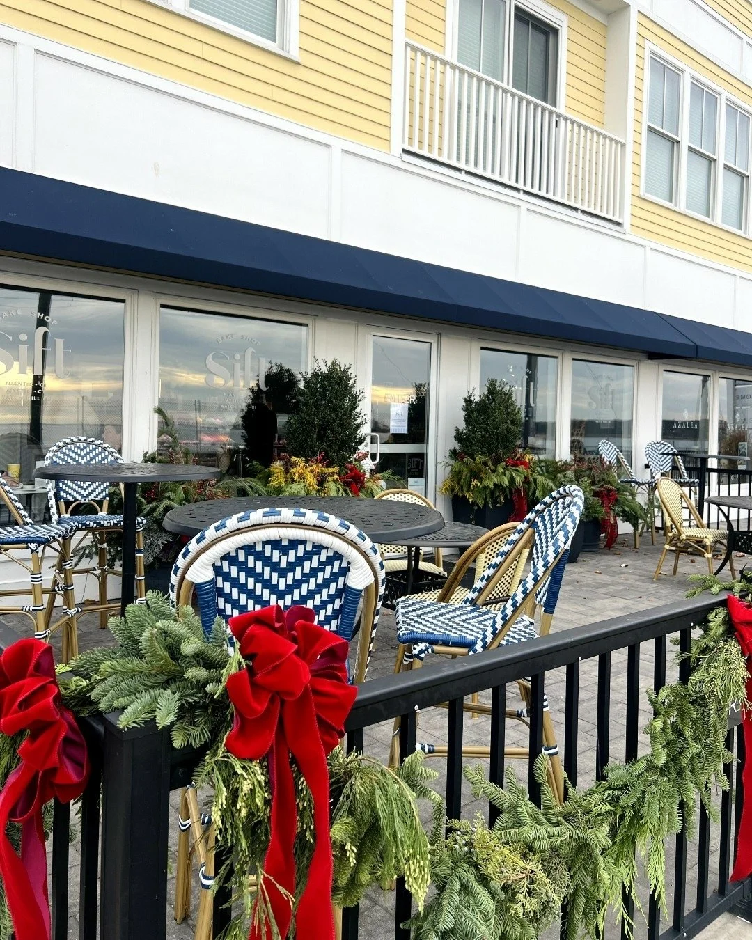 Tonight is the Niantic Light Parade! ❤️💚

Sift Bake Shop Niantic will be open from 7 a.m. - 8 p.m. Come grab some hot chocolate and cookies to enjoy while watching the parade.

*
*
*
*
*
#atyhospitality #siftmystic #siftniantic #siftwatchill #siftba