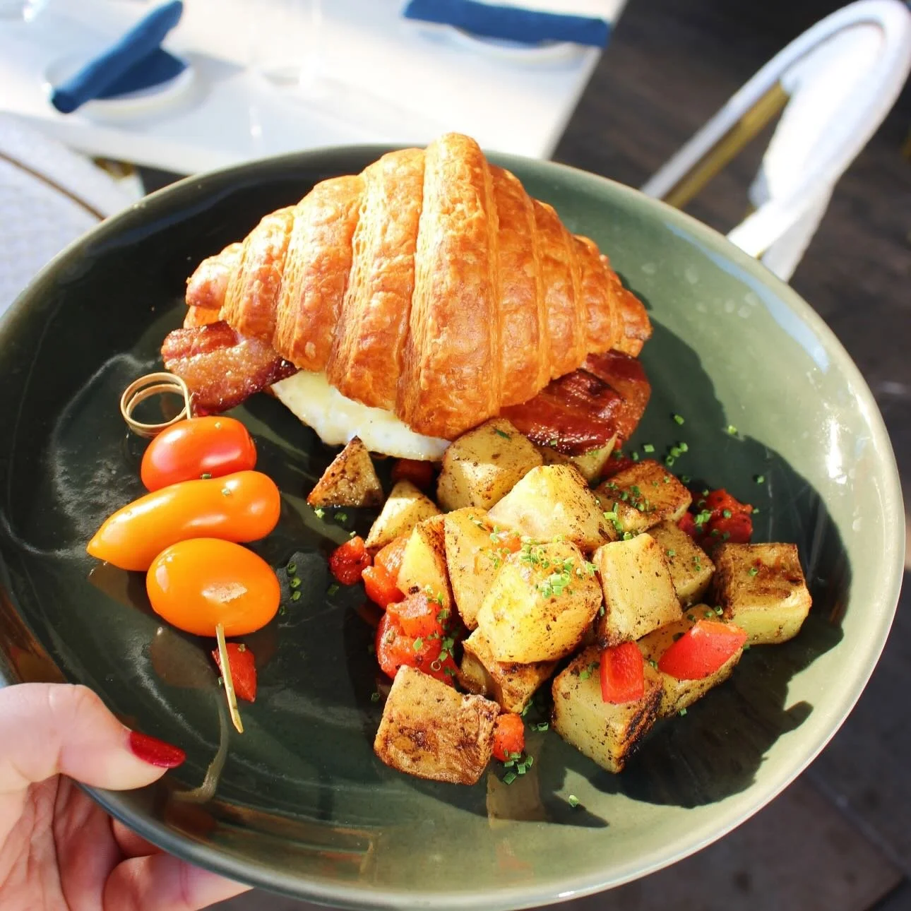 Rooftop Sunday Brunch is back after our winter break! Who&rsquo;s ready for a breakfast sandwich? Perfect for a snowy Sunday! ❄️ 

*
*
*
*
*
#mixrooftop #mixatsift #siftbakeshop #rooftopdining #craftcocktails mystic ct