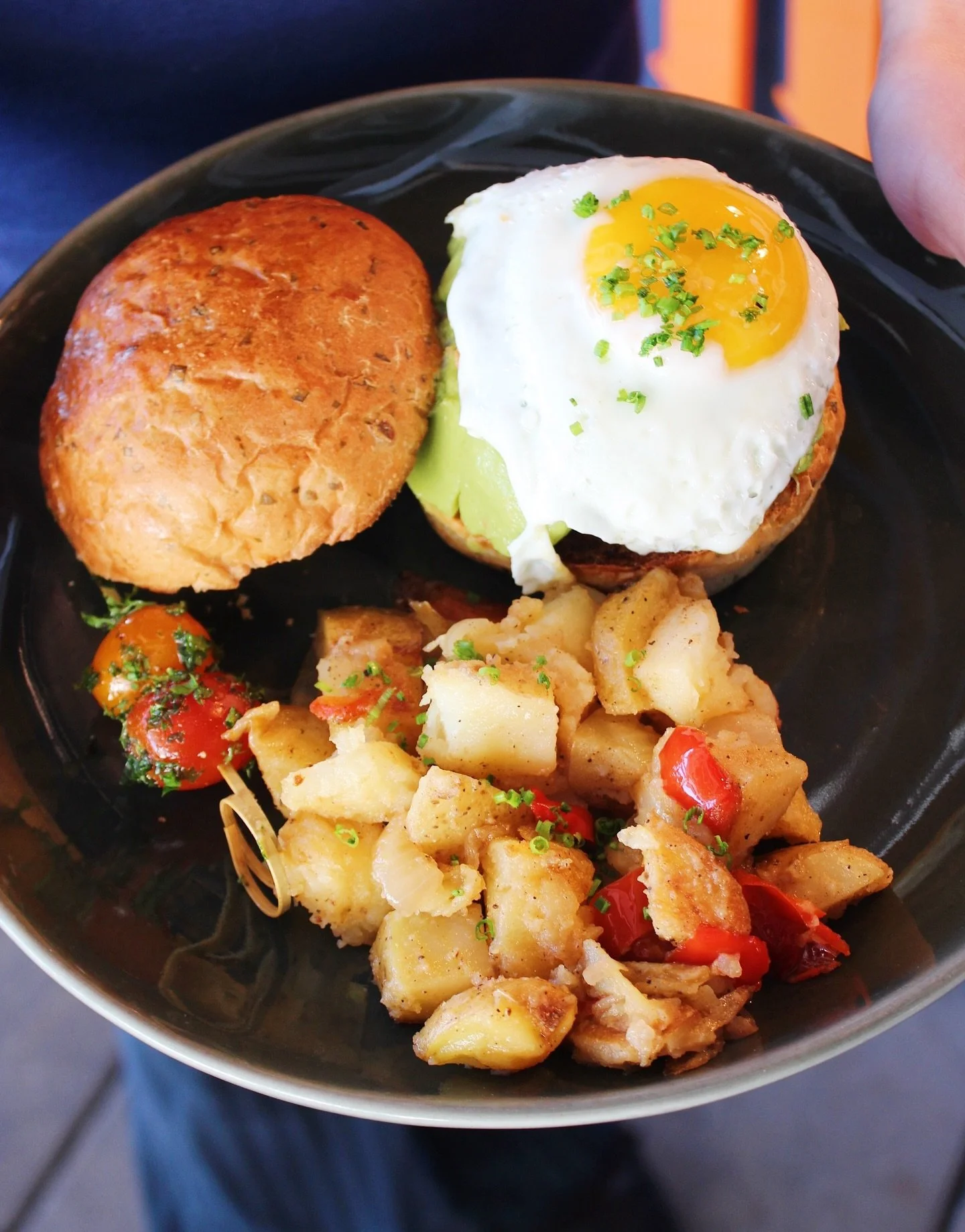 Brunch is served! Join us on the @mix_at_sift rooftop!☀️

*
*
*
#atyhospitality #siftbakeshop #mysticct #ct #bakery