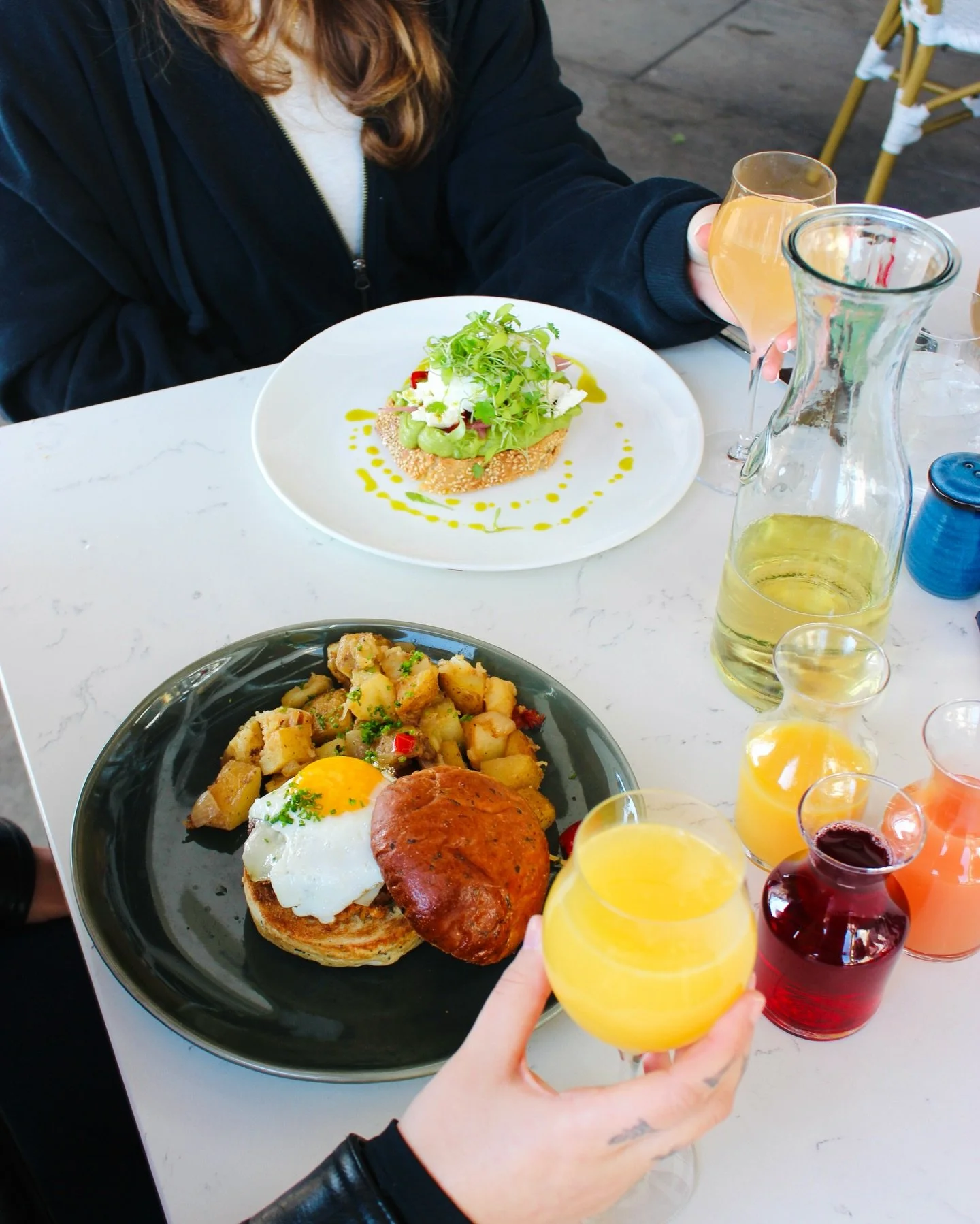 It&rsquo;s Brunch O&rsquo;Clock!🥂🍳

What&rsquo;s your favorite @mix_at_sift brunch entree?!

*
*
*
#brunch #siftbakeshop #mixrooftop #mystic #ct