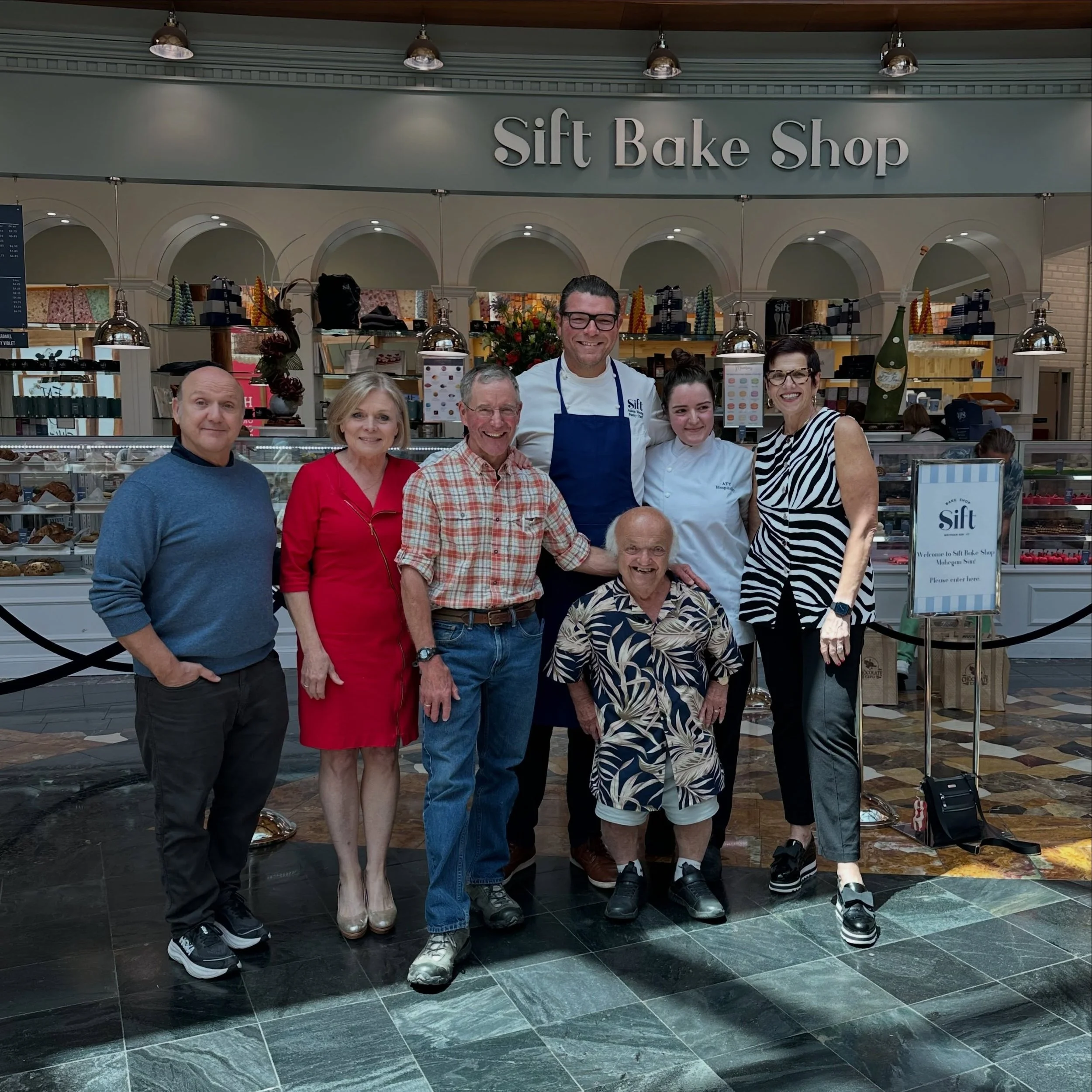 The original cast of Willy Wonka &amp; the Chocolate Factory was at the The Chocolate Expo at Mohegan Sun! 🍫

The cast stopped by Sift Bake Shop for bonbons, where Adam Young and head chocolatier Lauren snapped a sweet photo together.

Such a cool f