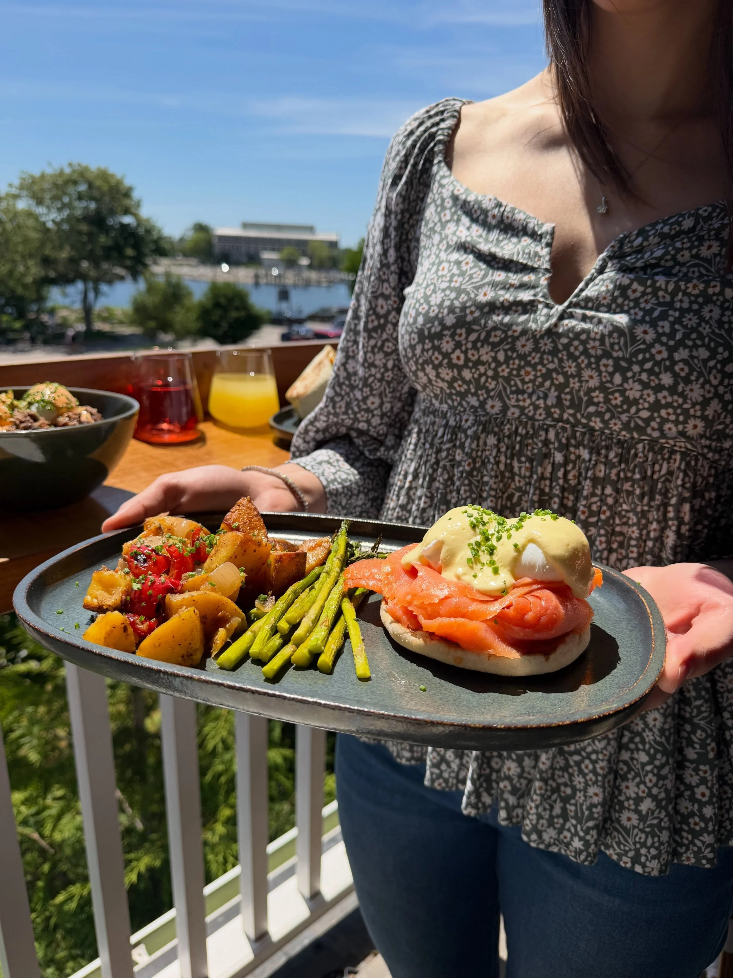 Sun is finally out!☀️ Rooftop Brunch at @mix_at_sift is waiting for you!

*
*
*
#brunch #mix #siftbakeshop #ct #mystic