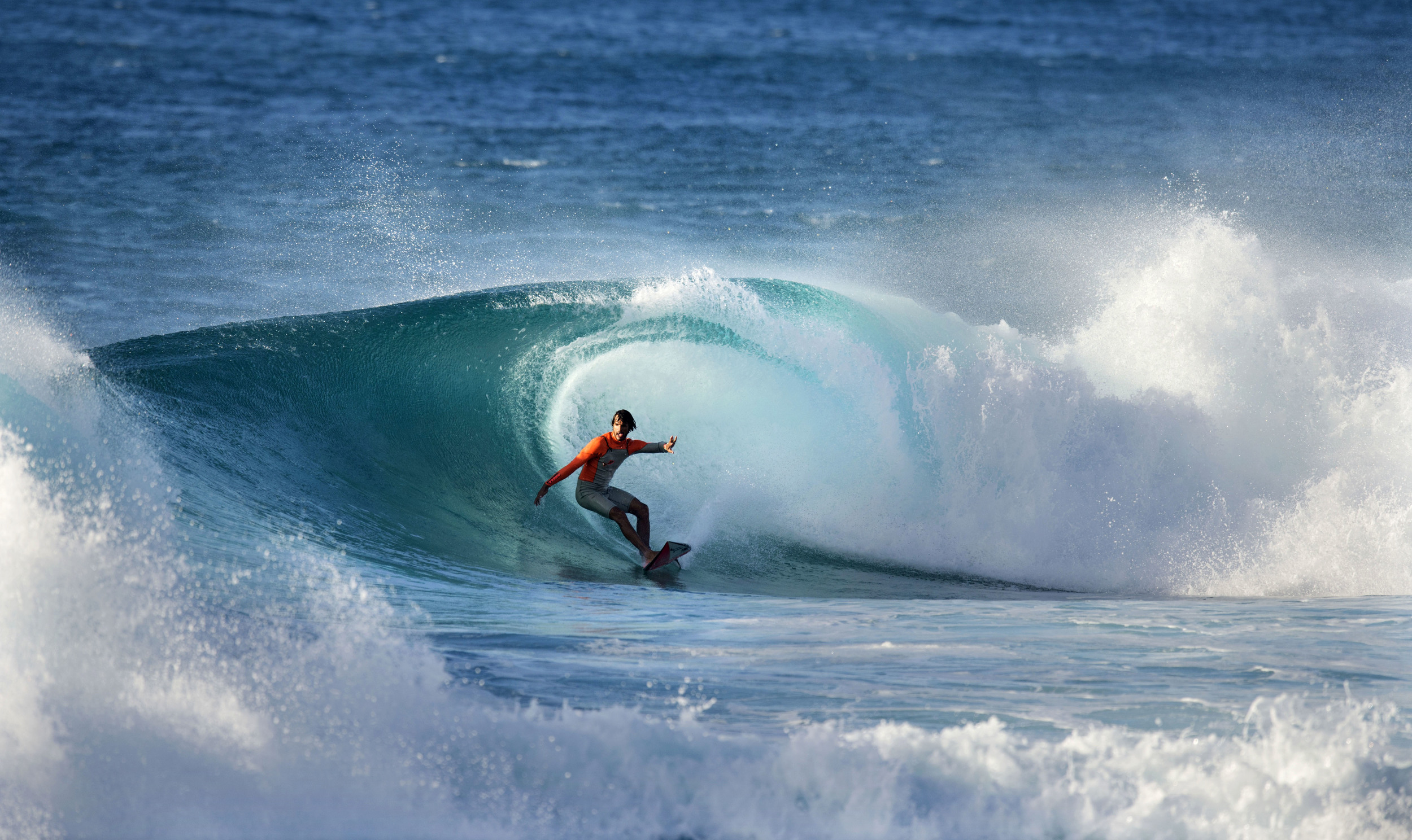 surfer on the North shore of oahu Hawaii_Robin Clark_DSC5405.jpg
