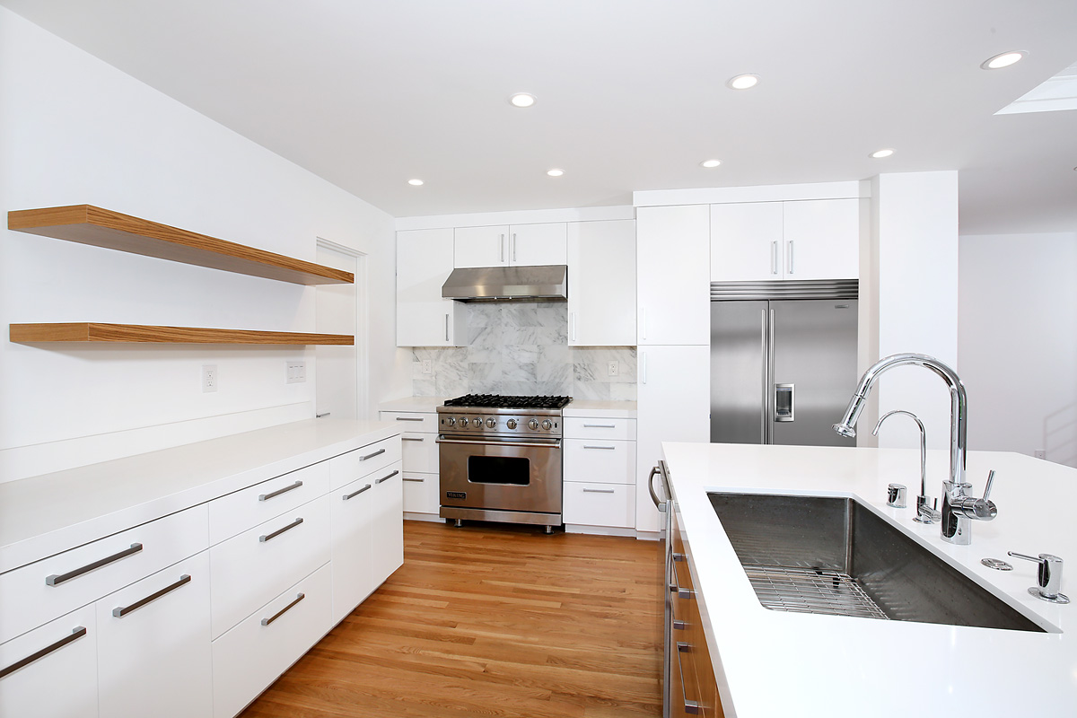 1039 Van Dyke 002.jpg