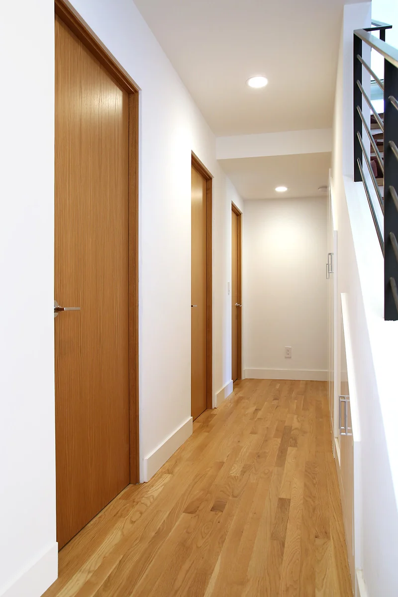 1039 Van Dyke 015.jpg