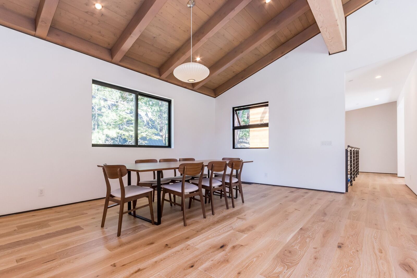Modern Cabin - Dining