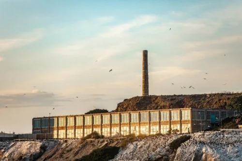 Alcatraz_sunset_building.jpg