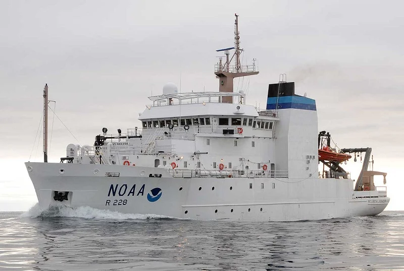 NOAAS_Reuben_Lasker_(R_228).jpg