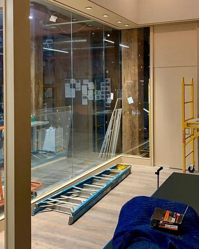 Finally resuming work again after a period of pause due to the pandemic. Glass just installed for the conference rooms. #appelquistjournal #appelquistarchitects #dumbo #glasswall #conferenceroom #acerconstruction #interior-architecture #brooklyn #dum