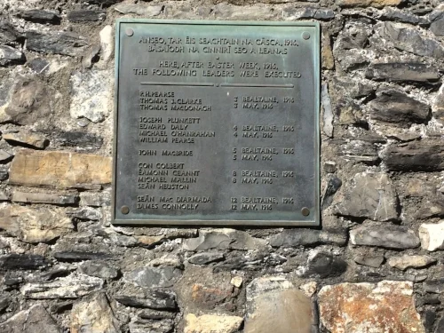 Plaque.jpg