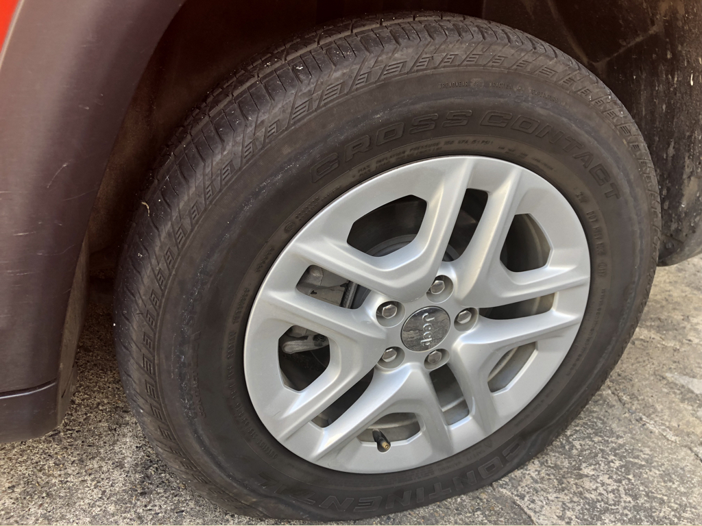 A trip wouldn’t be an adventure without some mishap! A flat tire before either team had departed significantly from San Juan, still reasonably close to the airport rental location for an exchange.
