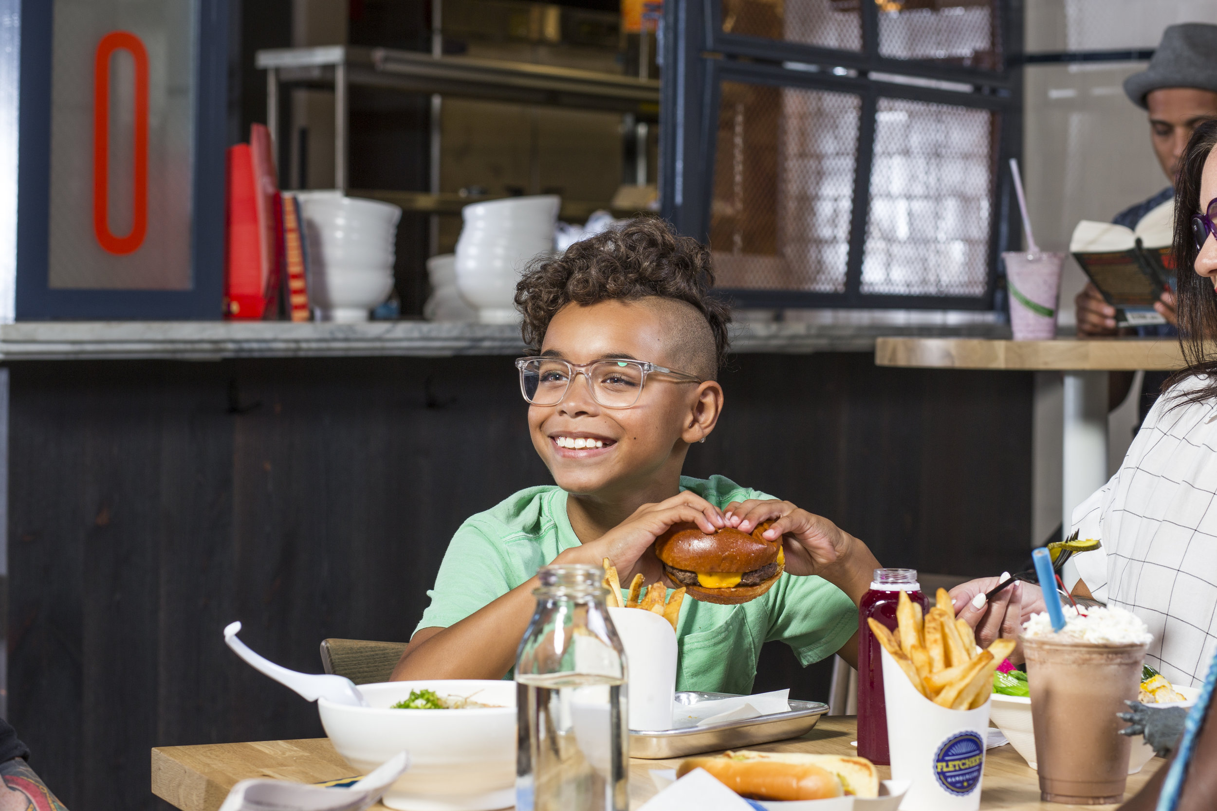 austin-texas-lifestyle-photographer-young-boy-with-burger