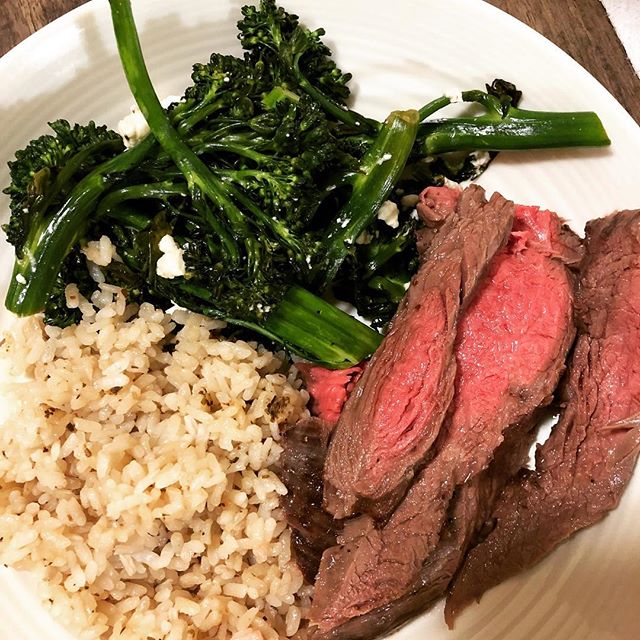 So most of the food I make for myself is far from insta-worthy, but when I cook for others I DO NOT mess around. This was 👌🏻
.
Here&rsquo;s what I marinated the steak in..
1.5 lb grass-fed flank steak
1 cup red wine
1 cup olive oil
2 crushed garlic
